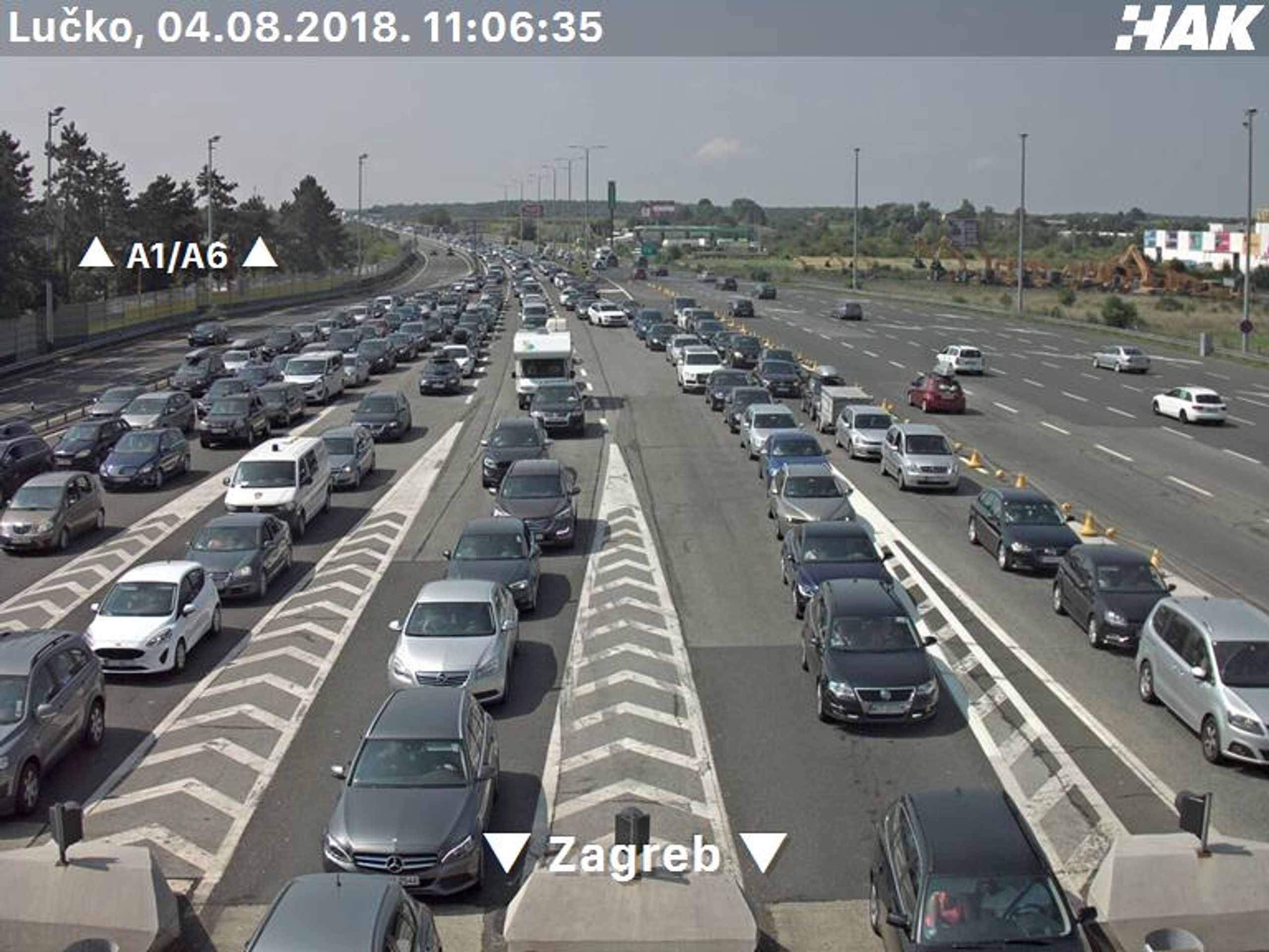 Kolony na dálnici v Chorvatsku - Lučko - GALERIE: Kolony na chorvatských dálnicích 4.8.2018 (6/6)