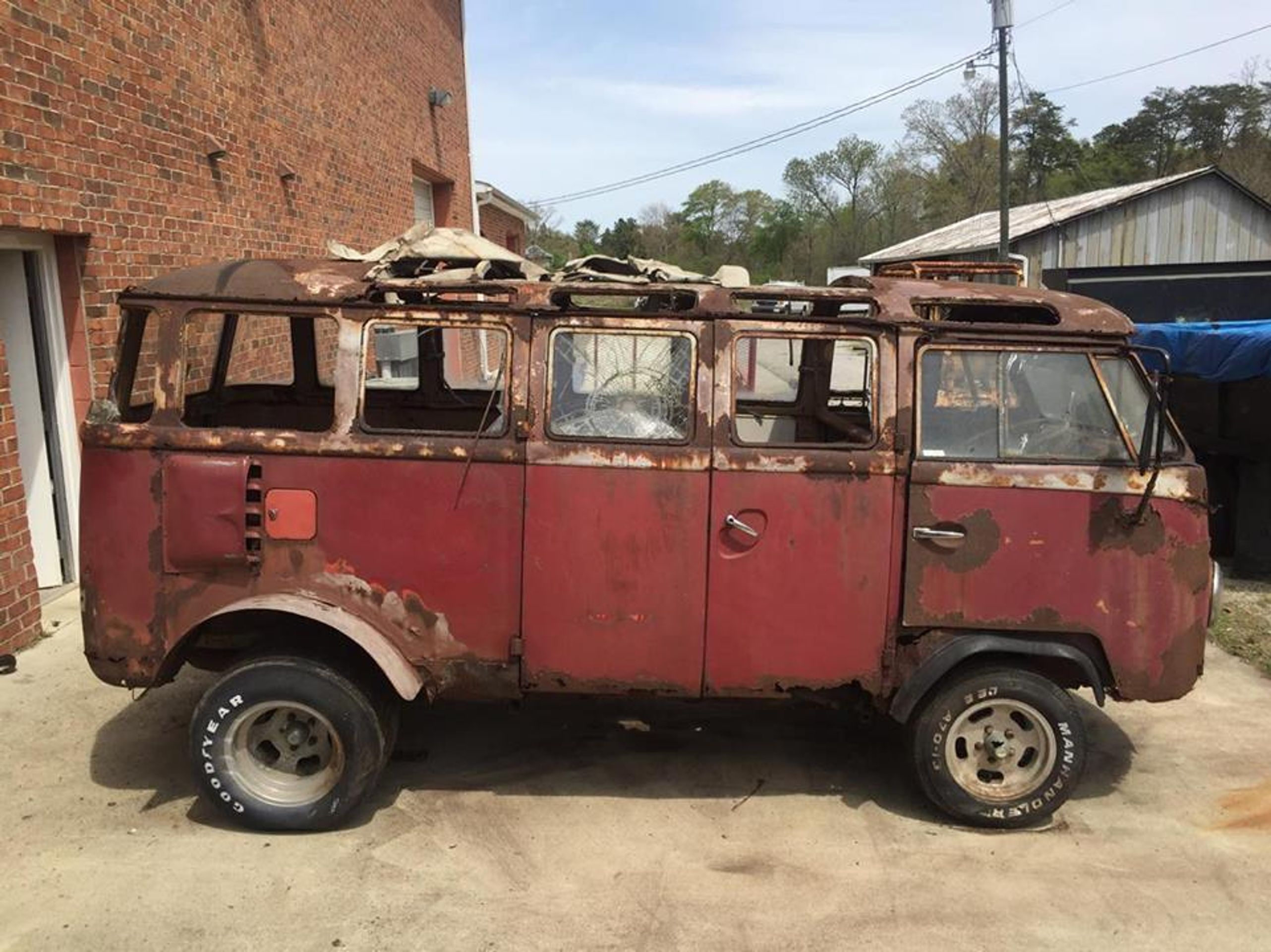 vrak - 23 - GALERIE: VW Bus - zrezlý šrot za stovky tisíc (22/22)