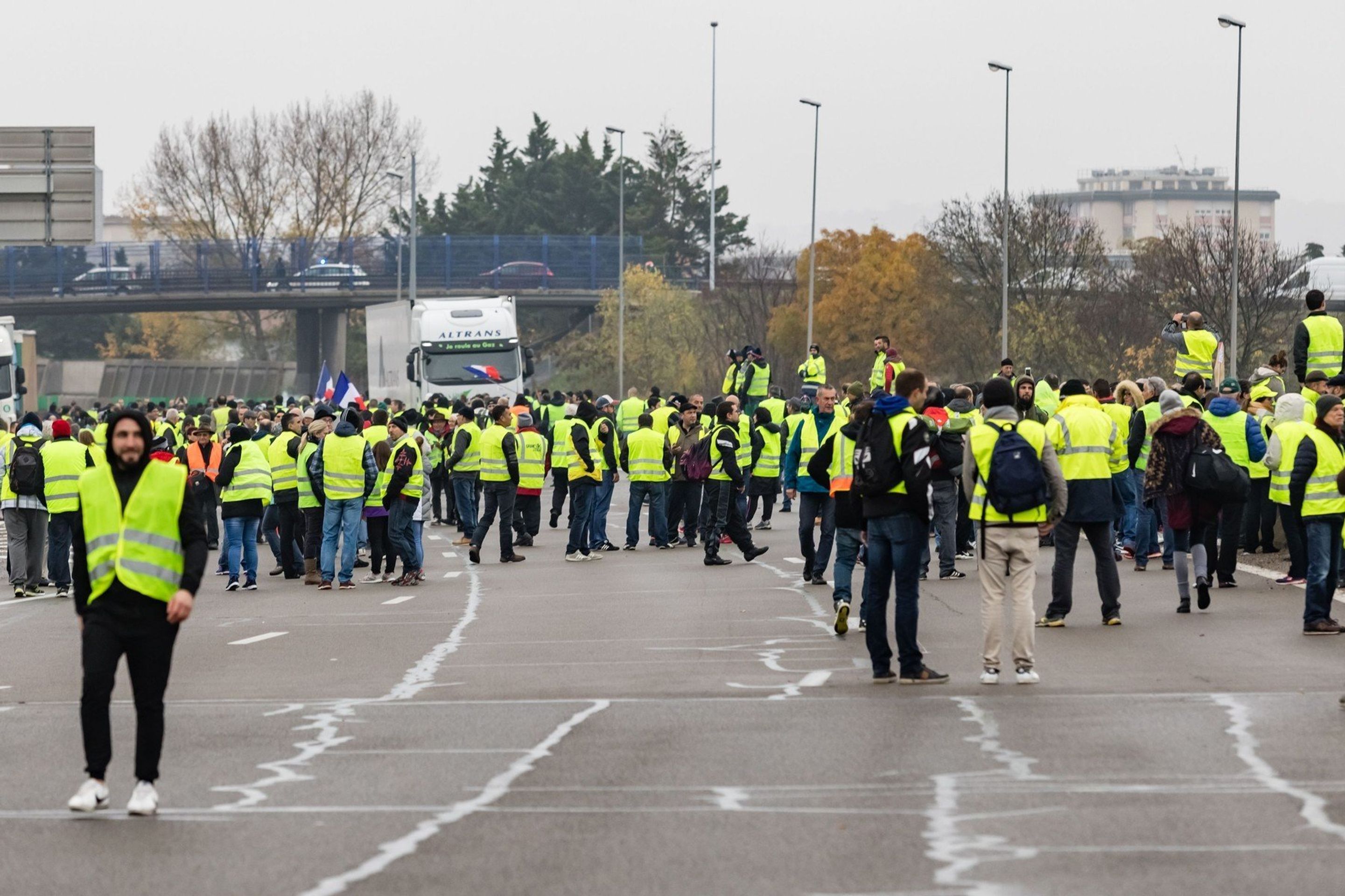 Ve Francii vypukly masivní demonstrace - 2 - GALERIE: Demonstranti ve Francii na silnicích vytvořily blokády (4/5)