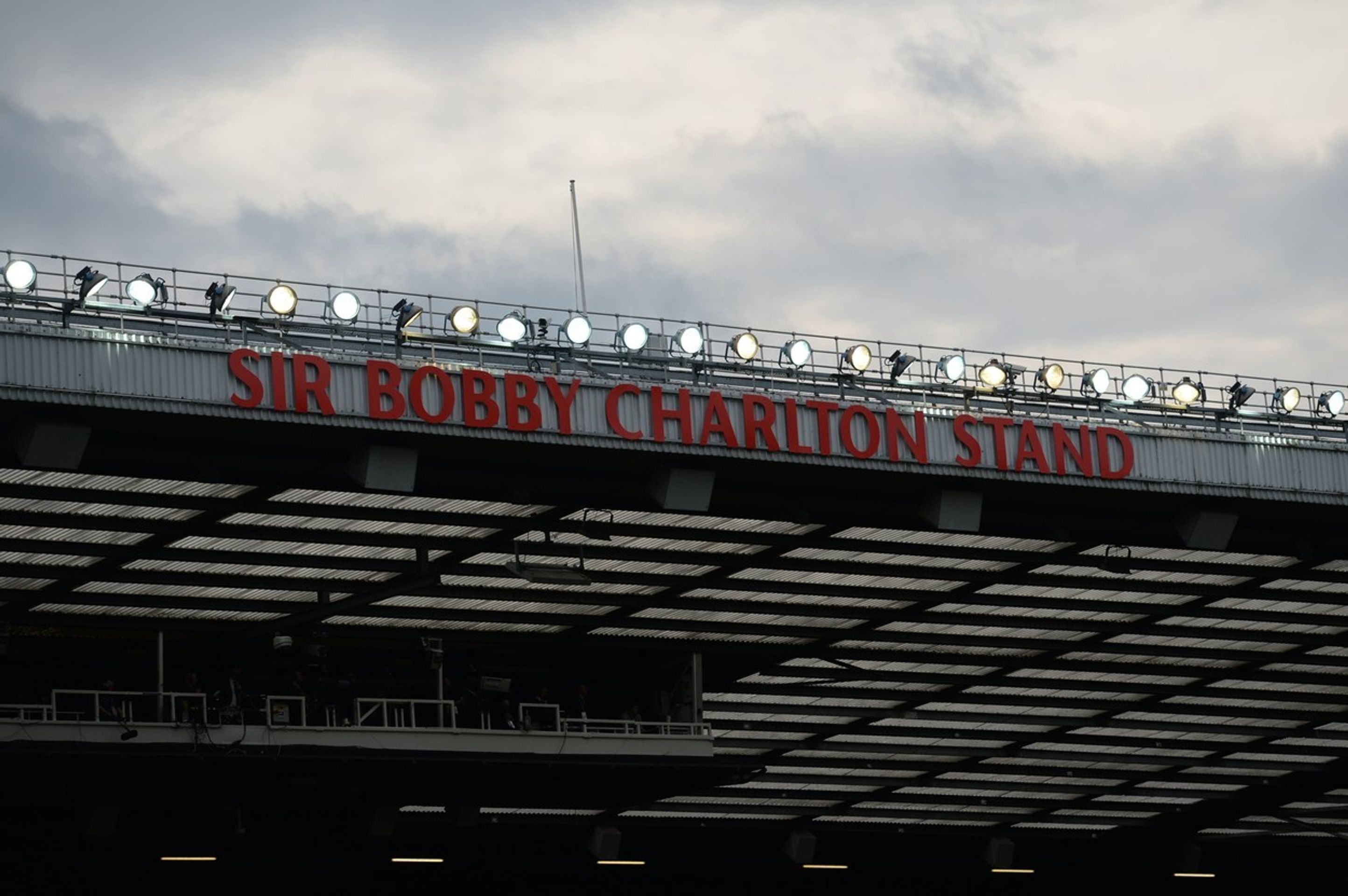 Sir Bobby Charlton má na Old Trafford vlastní tribunu - 1 - GALERIE: Sir Bobby Charlton má na Old Trafford vlastní tribunu (6/6)