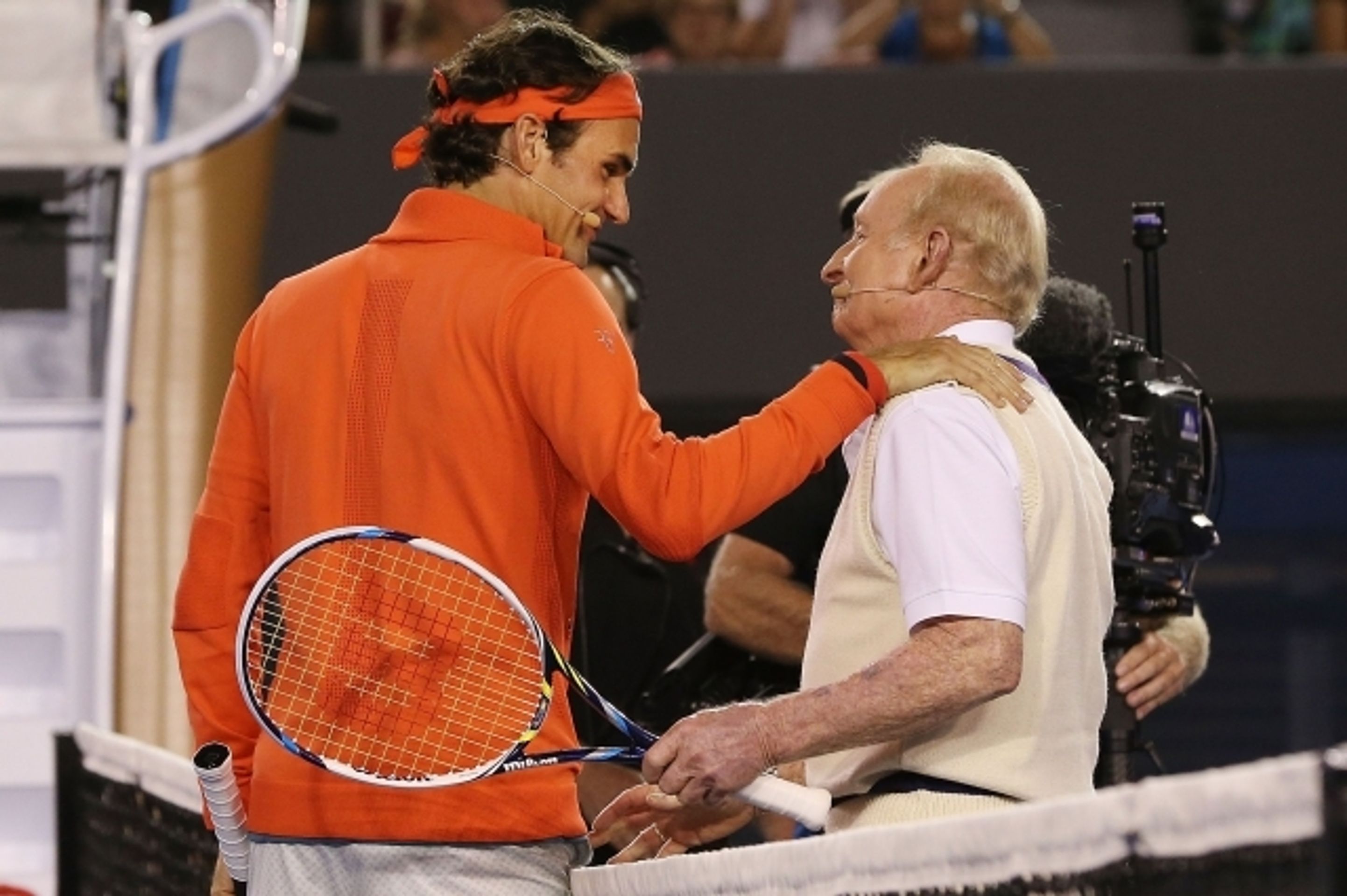 Roger Federer a Rod Laver - 3 - GALERIE: Roger Federer si v Melbourne zahrál se svým idolem Rodem Laverem (2/6)