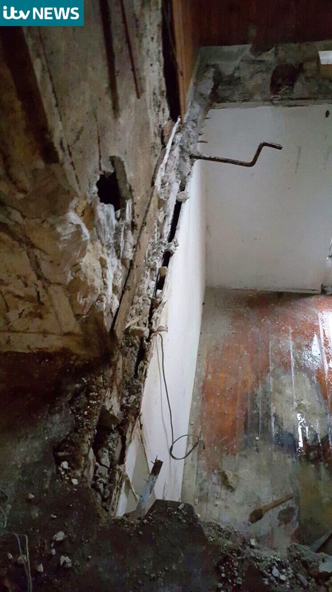 V tomto bytě se schovávali teroristi, policie v něm vystřílela tisíce střel - 2 - GALERIE: V tomto bytě se schovávali teroristi, policie v něm vystřílela tisíce střel (2/5)