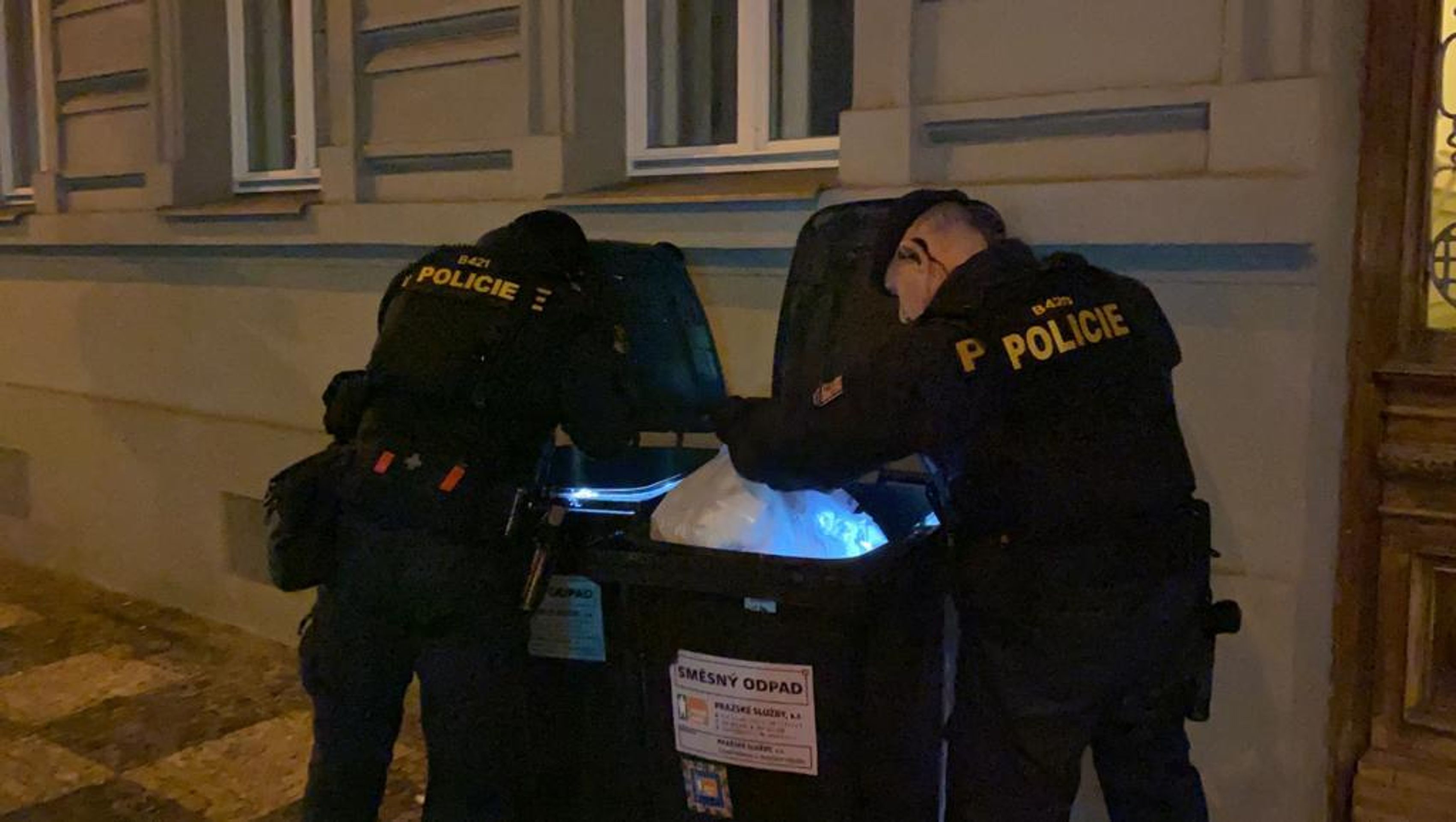 Přepadení servírky v Praze - 4 - GALERIE: Muž pobodal servírku v Praze! Hledá ho policie (4/4)