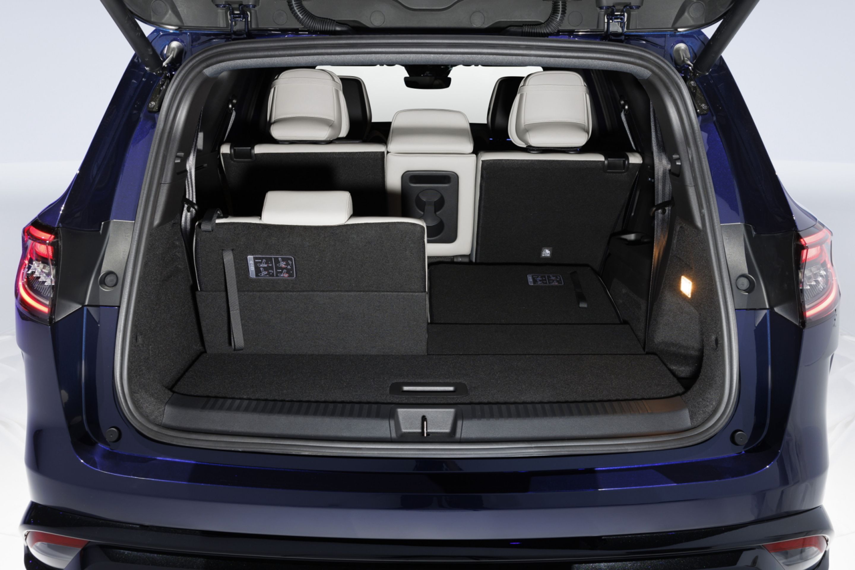 Nový Renault Espace - Nový Espace má být cestovatelským salónkem na kolech (12/15)
