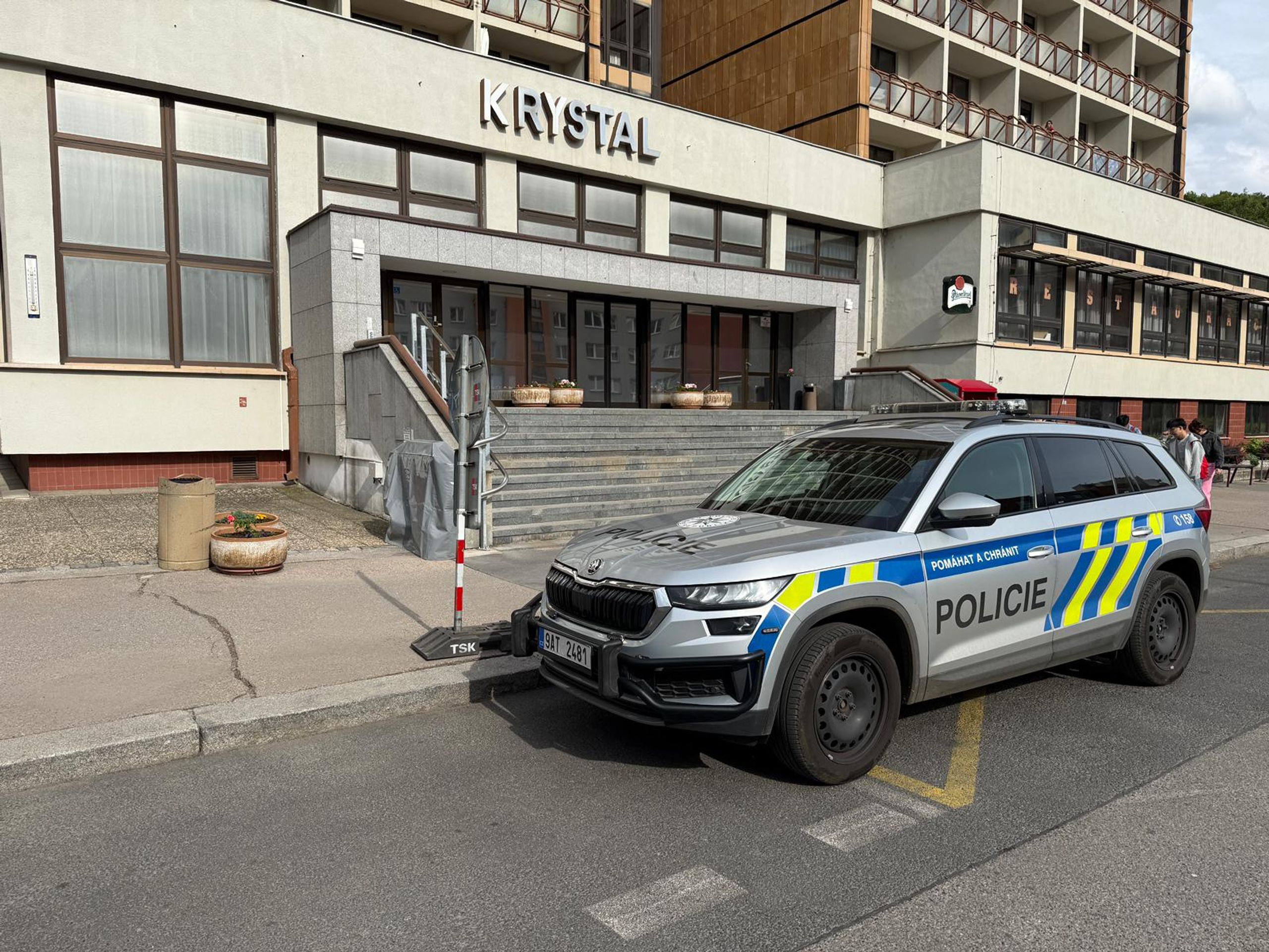 Policejní zásah u hotelu Krystal(3) - Policejní zásah u hotelu Krystal (1/6)