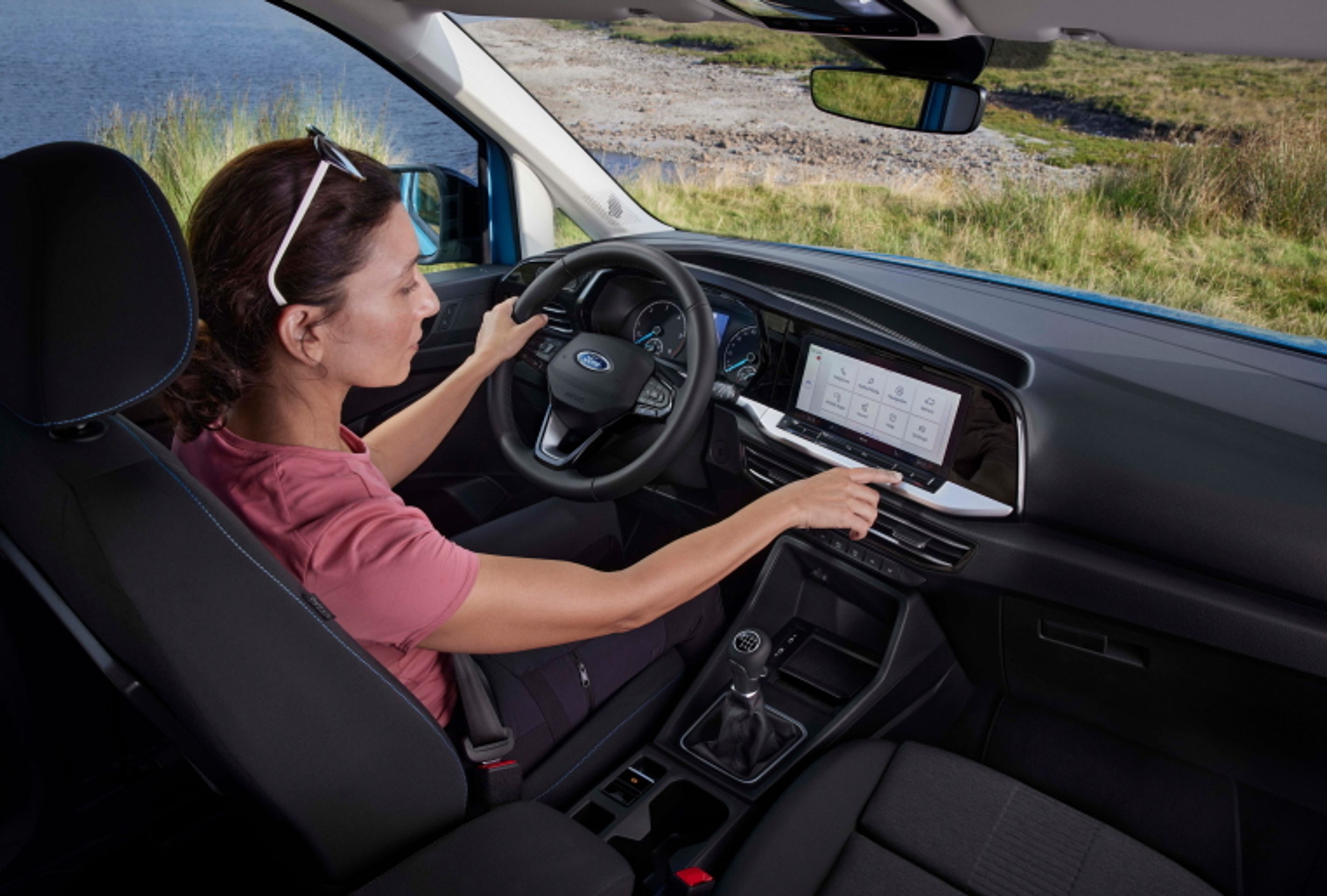 Ford Tourneo Connect - Z nového Fordu Tourneo je všestranné auto pro rodinu (4/13)