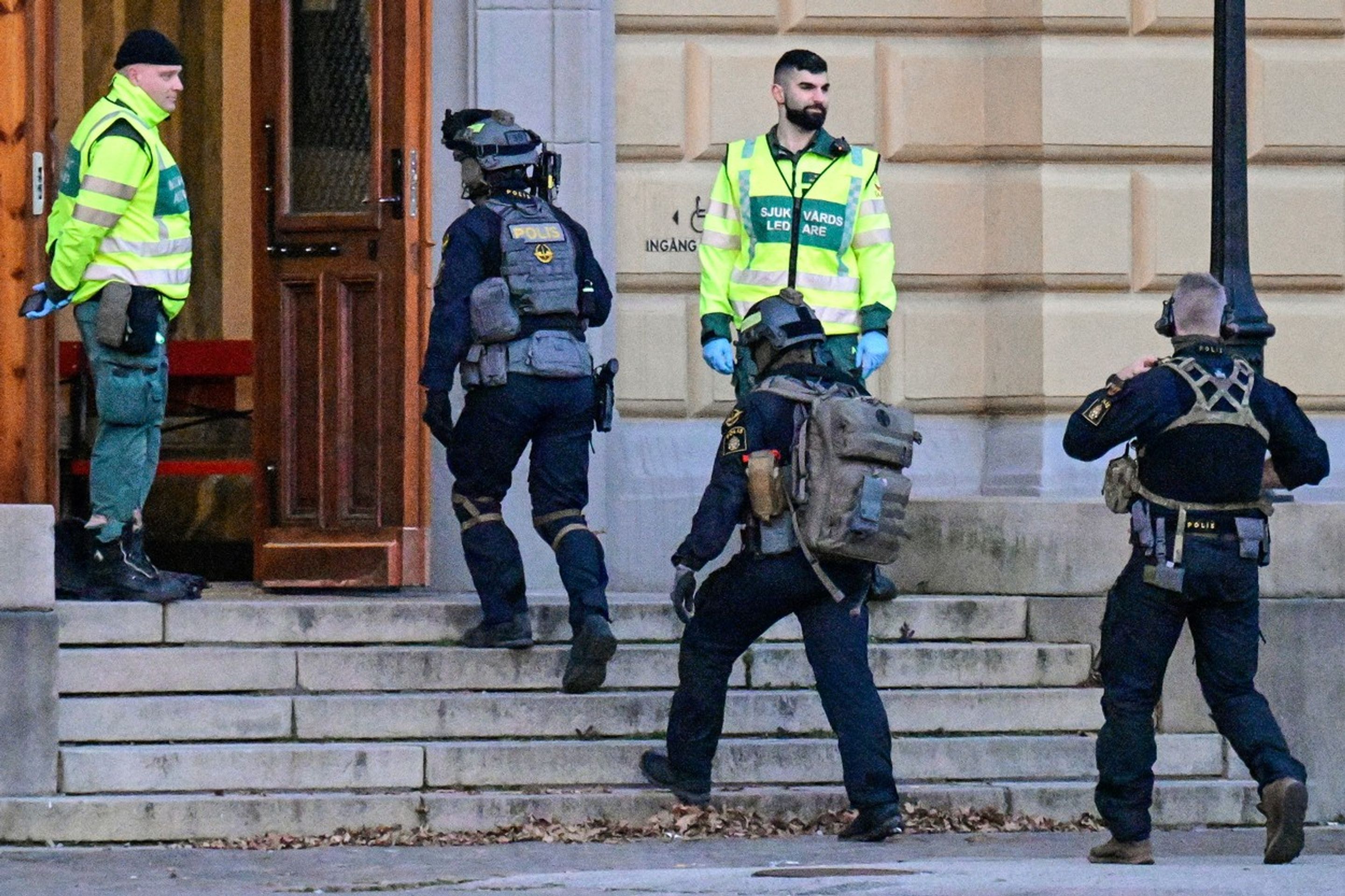 Student ve Švédsku ubodal ve škole dvě ženy (1) - Útok nožem na střední škole ve švédském městě Malmö (3/5)