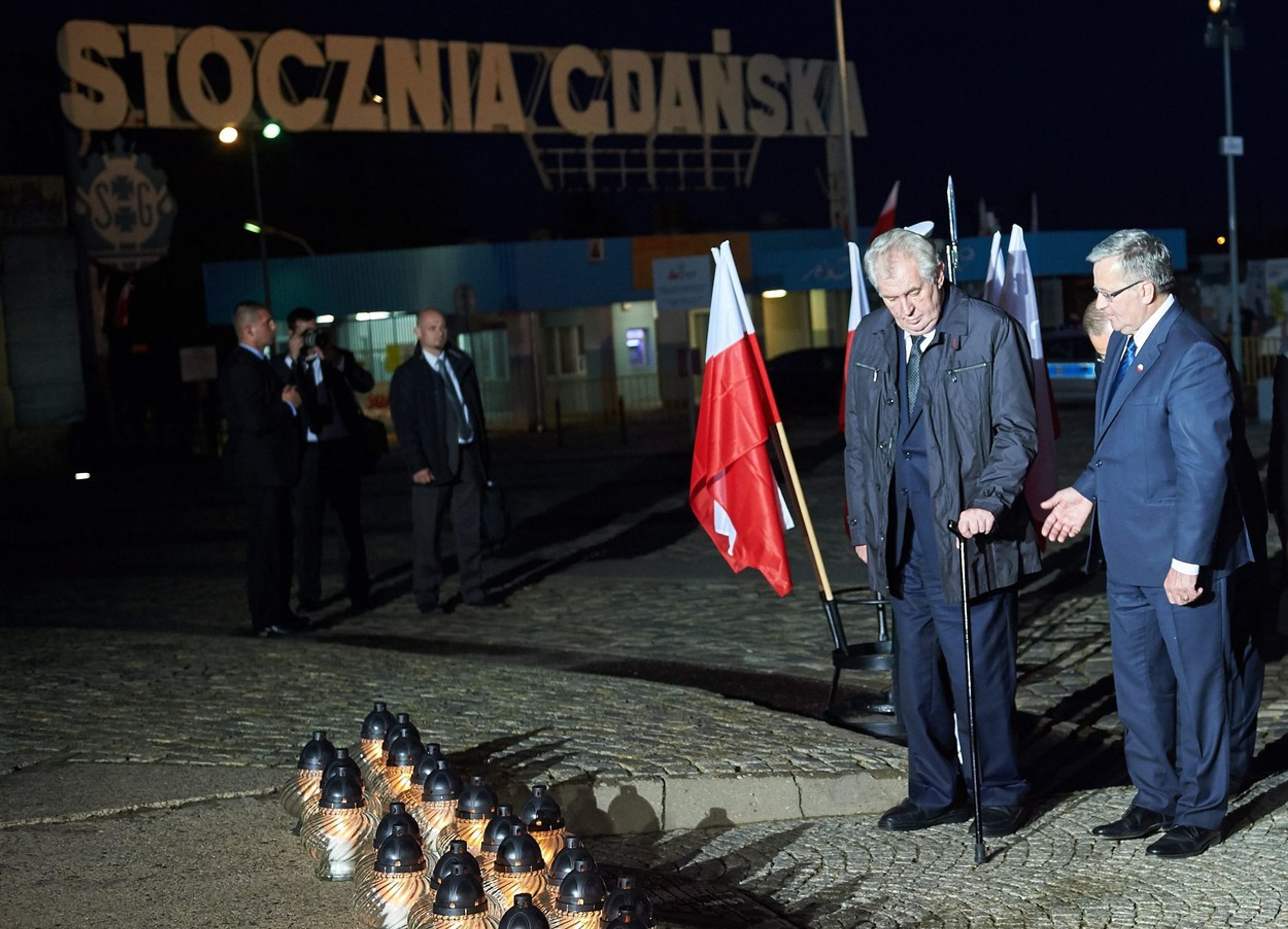 Zeman při pietním aktu - GALERIE: Miloš Zeman (5/5)