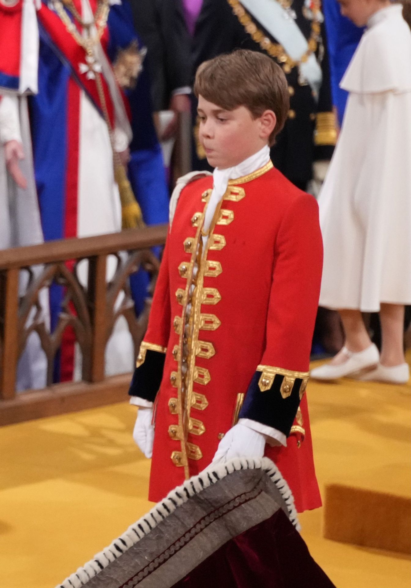 Princ George během korunovace - Potomci prince Williama na korunovaci krále Karla III. (6/7)
