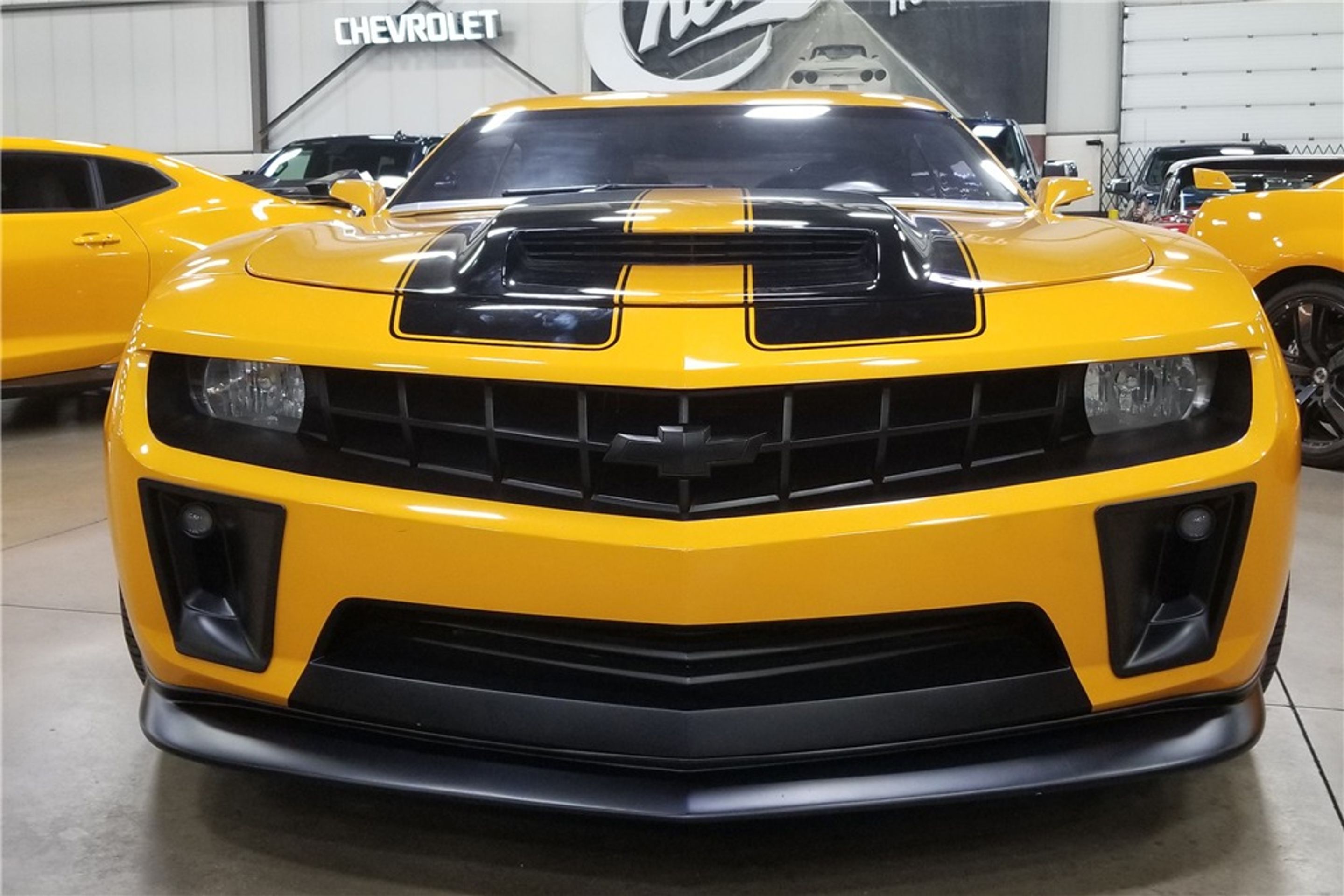 Chevrolety Camaro, které si zahrály v sérii Transformers. - 26 - Fotogalerie: Čtyři "autoboty" Chevrolet Camaro jsou na prodej (3/16)