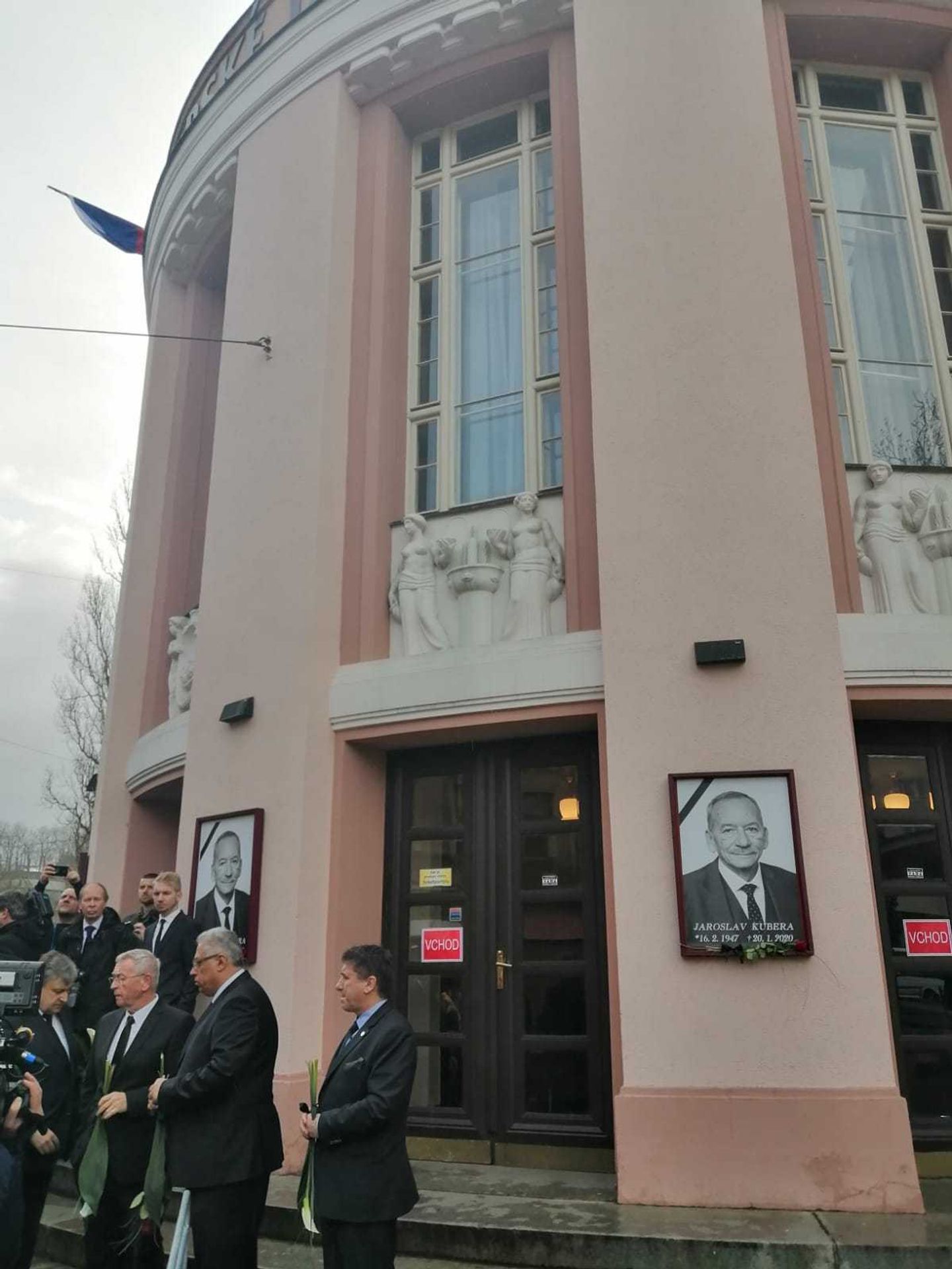 Rozloučení se zesnulým Kuberou - 2 - GALERIE: Rozloučení s Jaroslavem Kuberou (7/12)