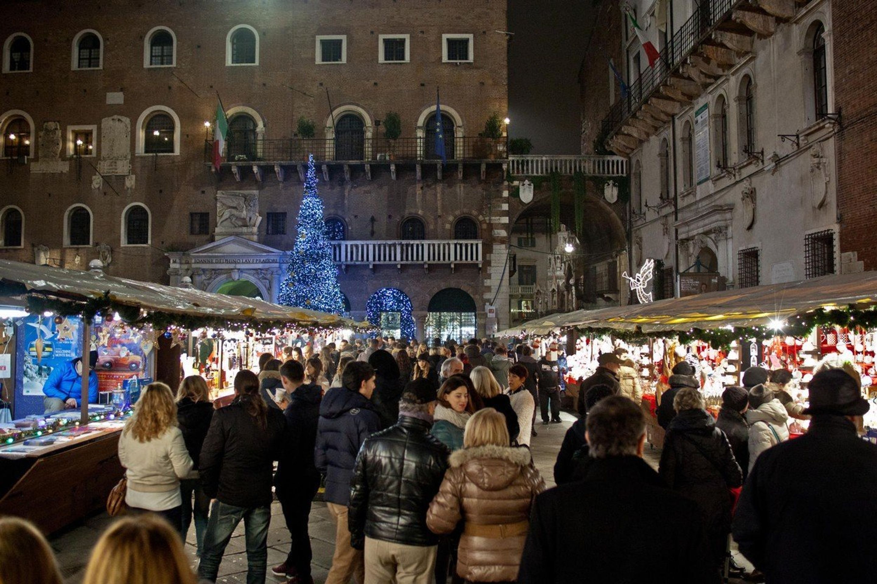 Vánoční trhy - Itálie, Verona - GALERIE: Vánoční trhy v Evropě (8/11)
