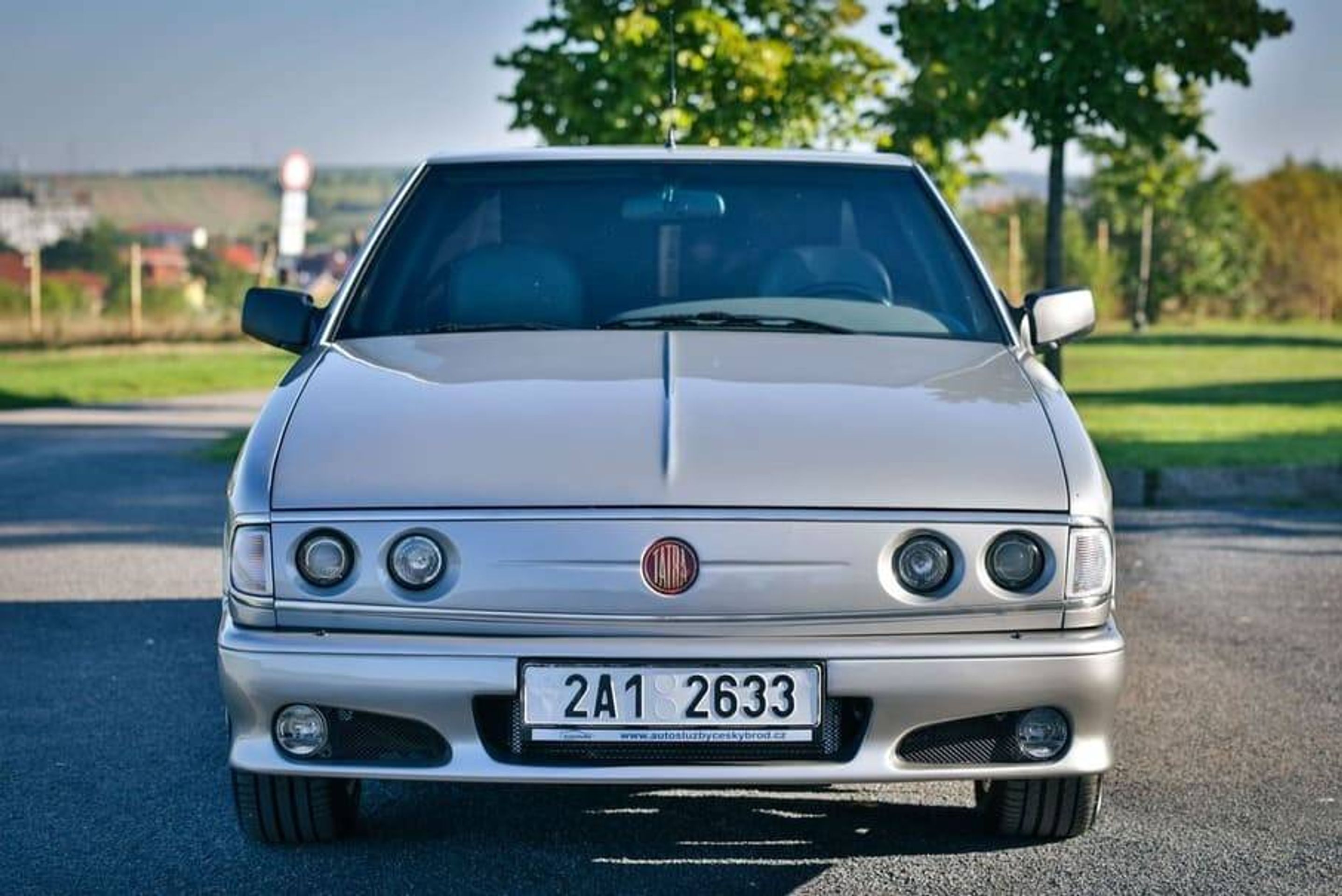 Luxusní Tatra T700 z roku 1996 - Luxusní Tatra T700 z roku 1996 (1/10)