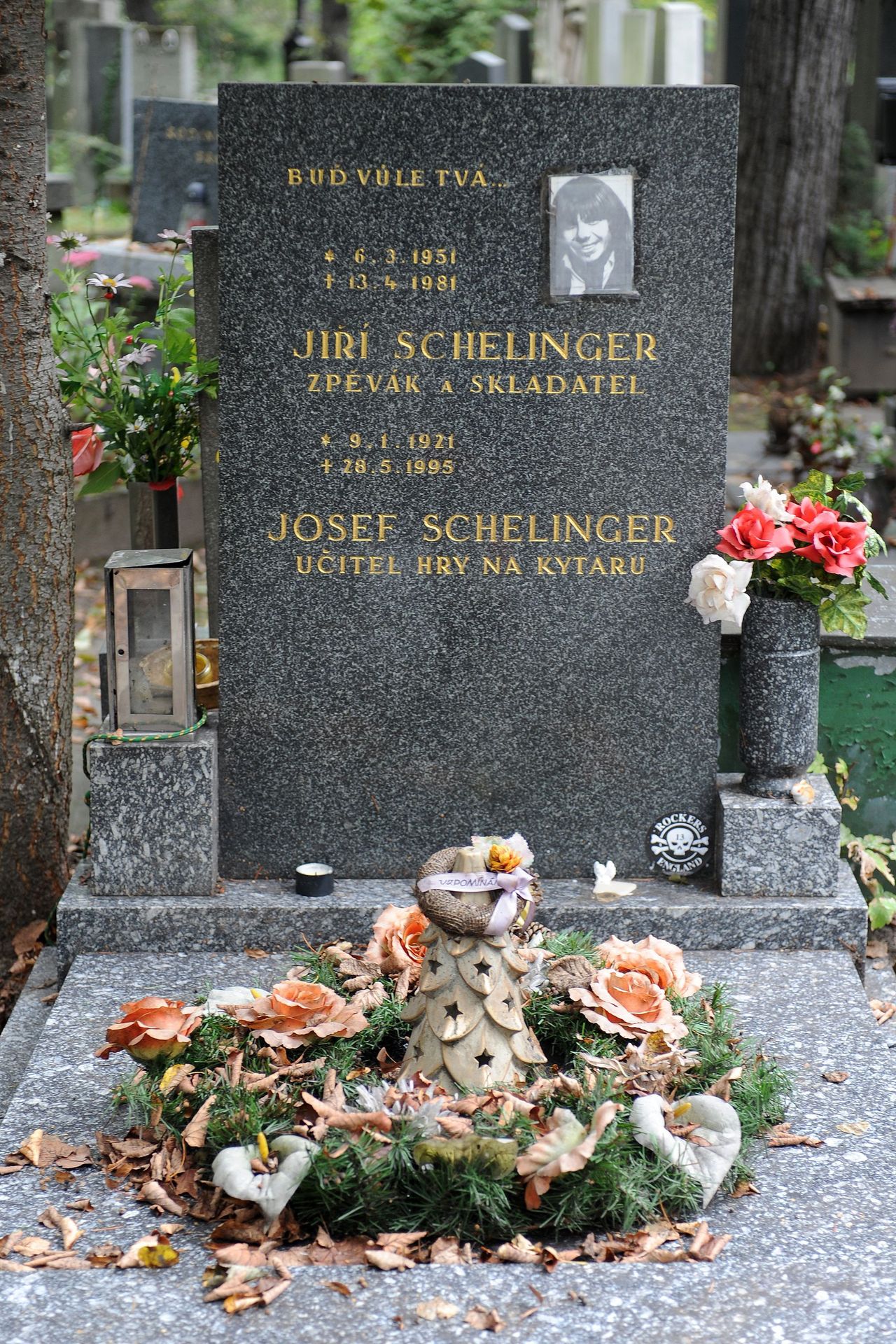 Hrob zpěváka Jiřího Schelingera - 3 - GALERIE: Hroby slavných (3/37)