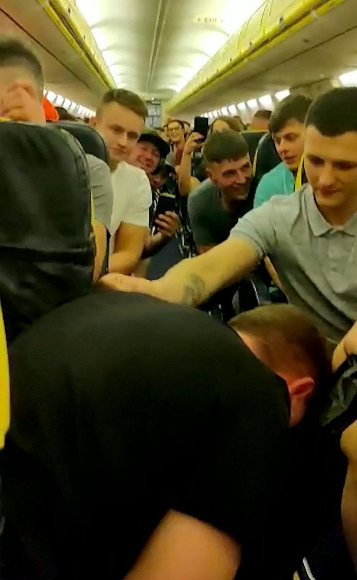 Opilí pasažéři v letu do Zadaru - 1 - GALERIE: Opilí pasažéři v letu do Zadaru (1/4)