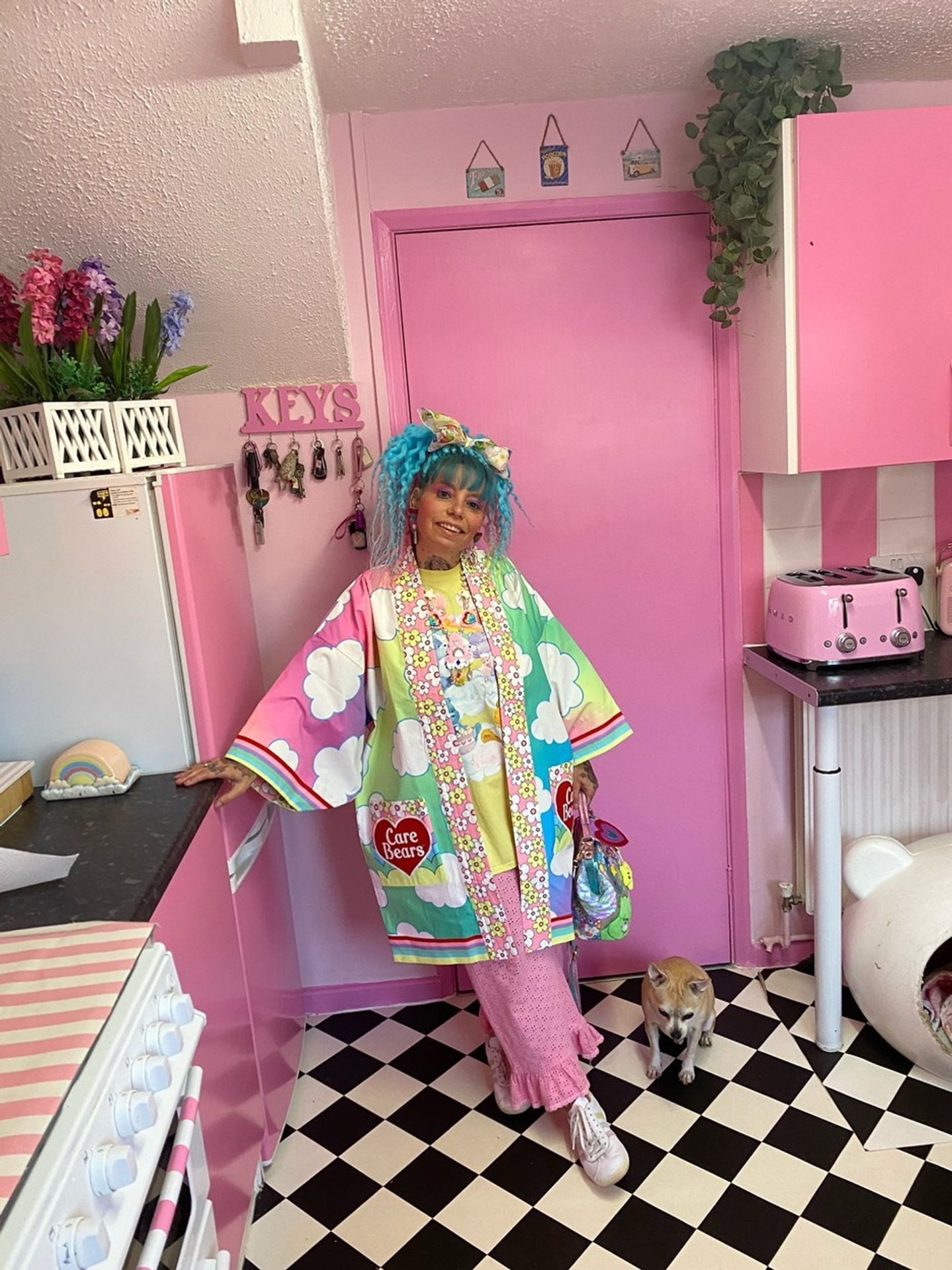 Žena si pořídila růžovou kuchyň ve stylu oblíbené panenky Barbie - 1 - GALERIE: Žena si pořídila růžovou kuchyň ve stylu oblíbené panenky Barbie (1/8)