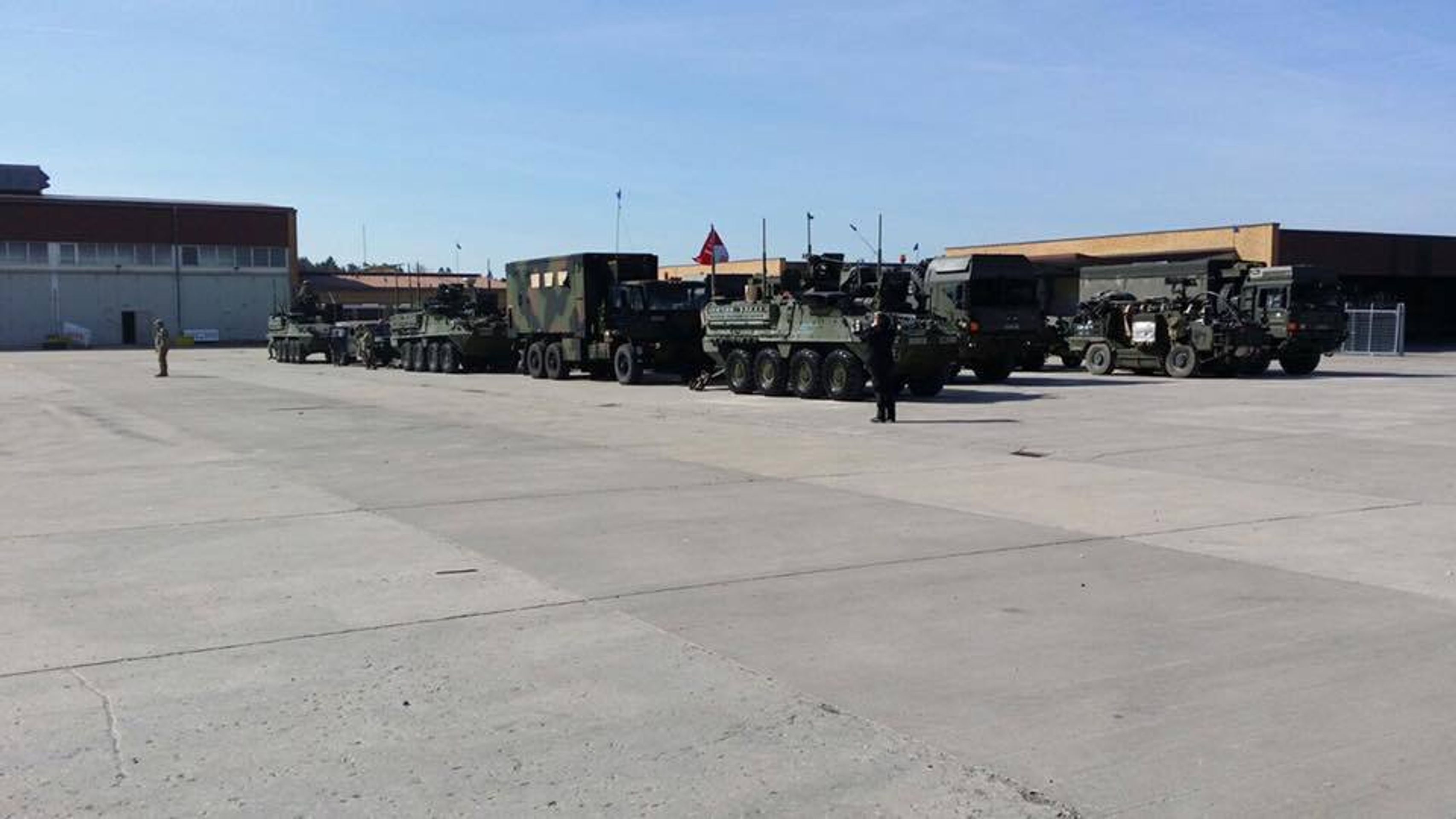Konvoj americké armády míří do Česka - 1 - GALERIE: Americký armádní konvoj před vjezdem do Česka (5/5)