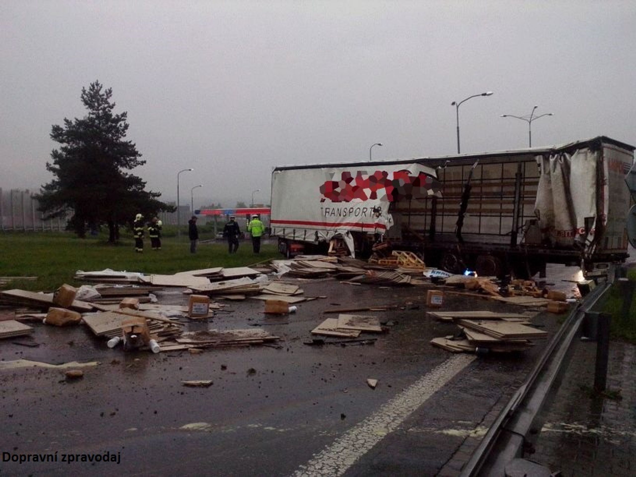Nehoda kamionu na D1 - GALERIE: Nehody kamiónů blokovaly dálnici D1 (5/6)