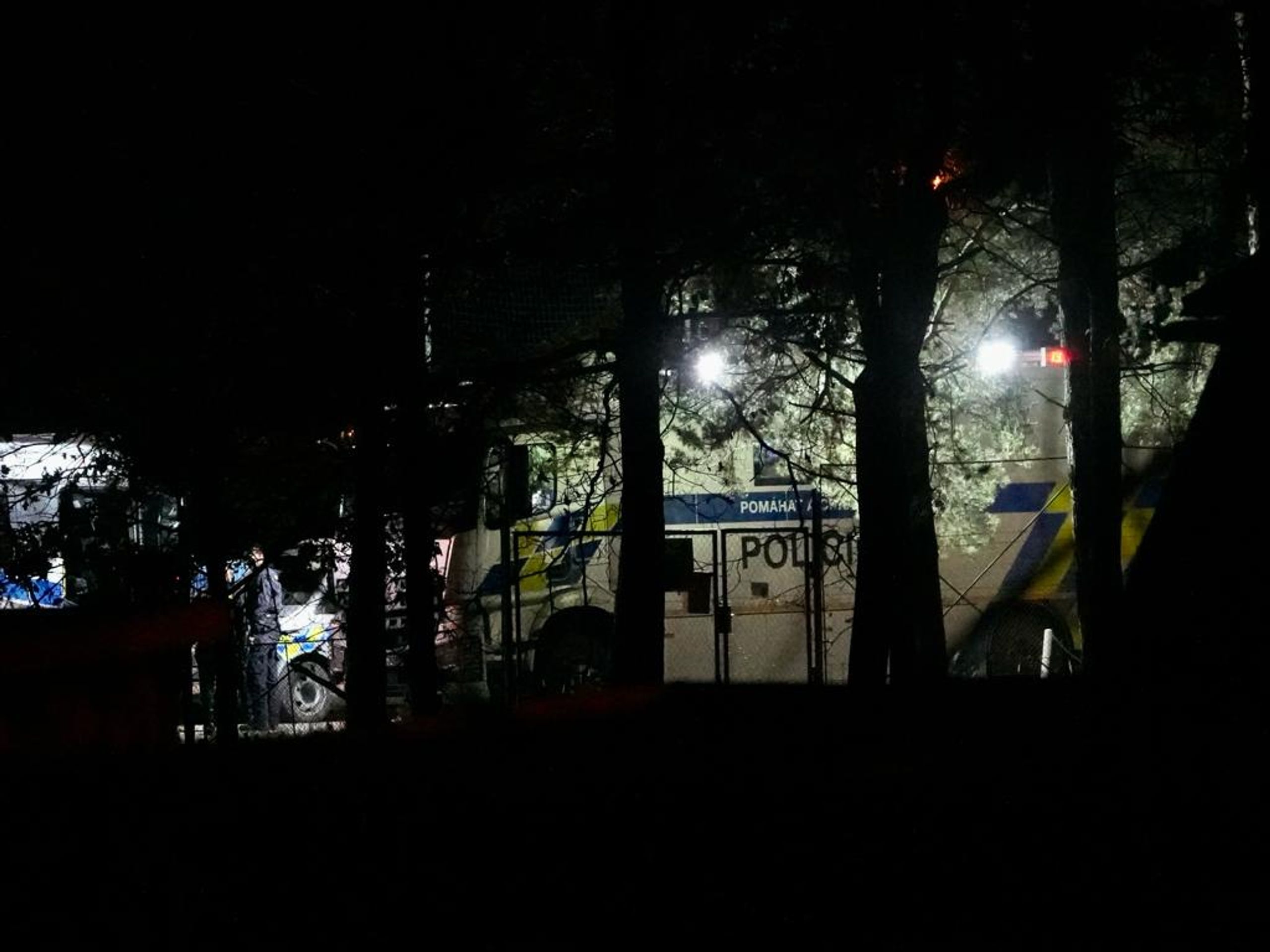 Přes 100 pražských policistů se chystá pročesávat Klánovický les (12) - Pátrací akce v Klánovickém lese (28/33)