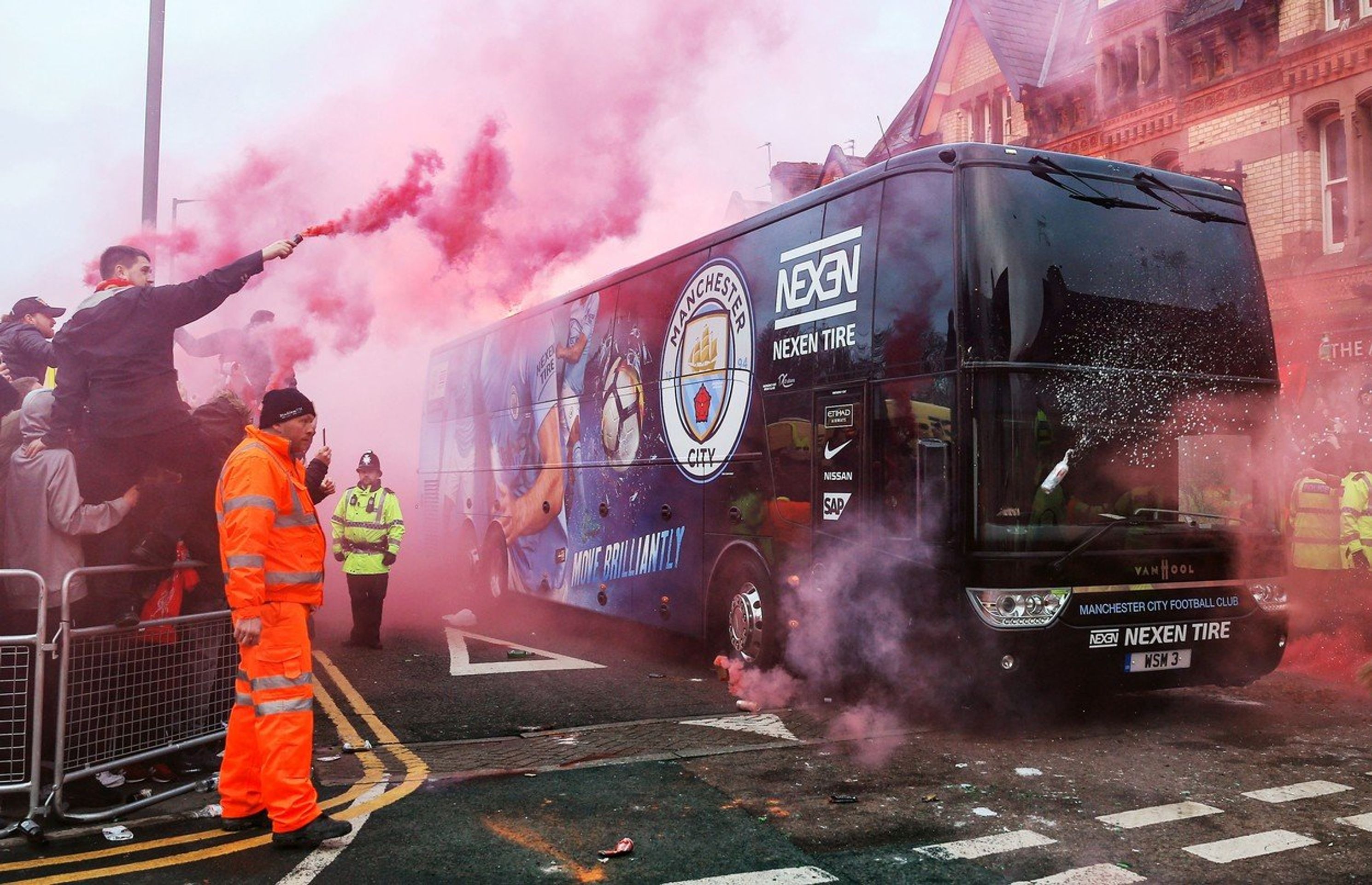 Útok na autobus Manchesteru City - GALERIE: Útok na autobus Manchesteru City (1/5)