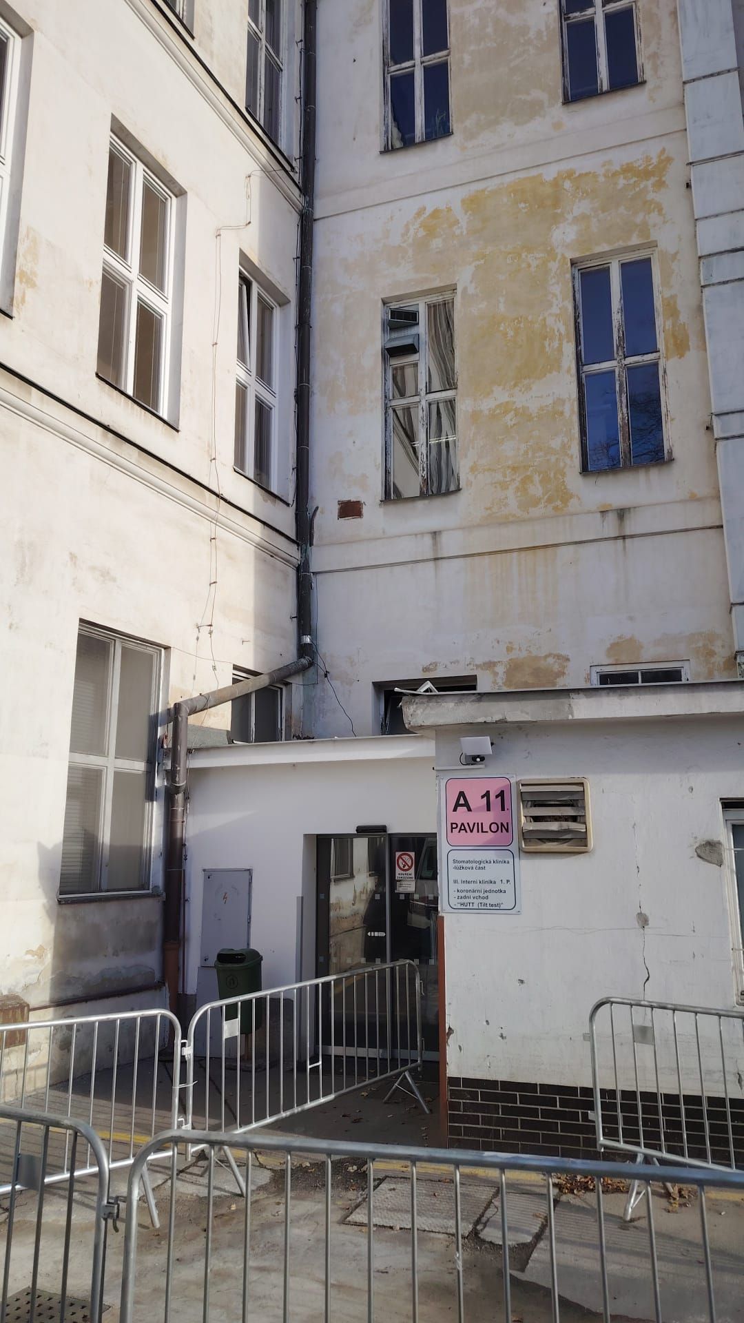 Klinika, kam převezli Karlose Vémolu - Klinika, kam převezli Karlose Vémolu (3/4)