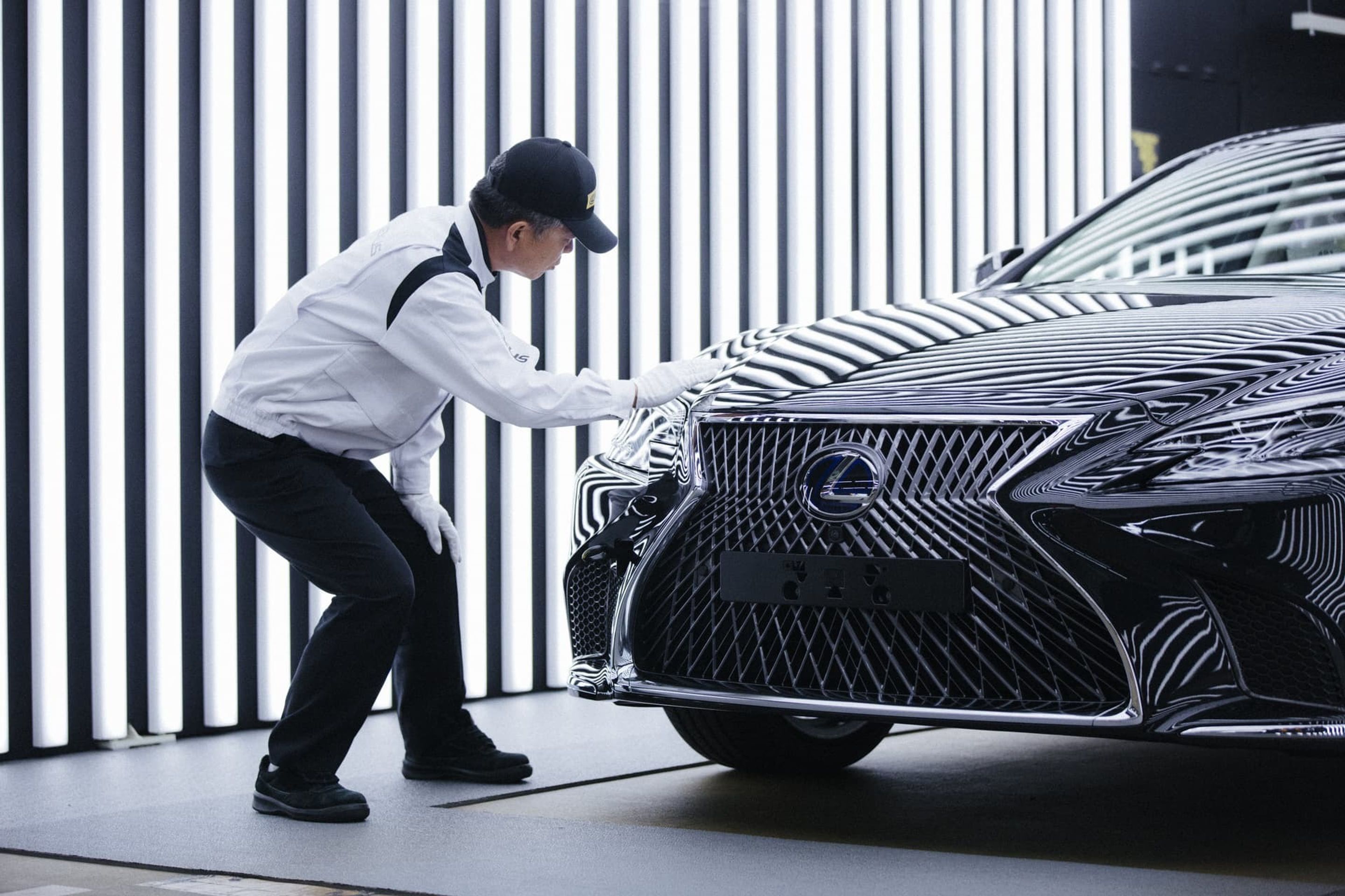 Mistři Takumi při kontrole vozů Lexus - 19 - Fotogalerie: Mistři Takumi v akci (3/15)