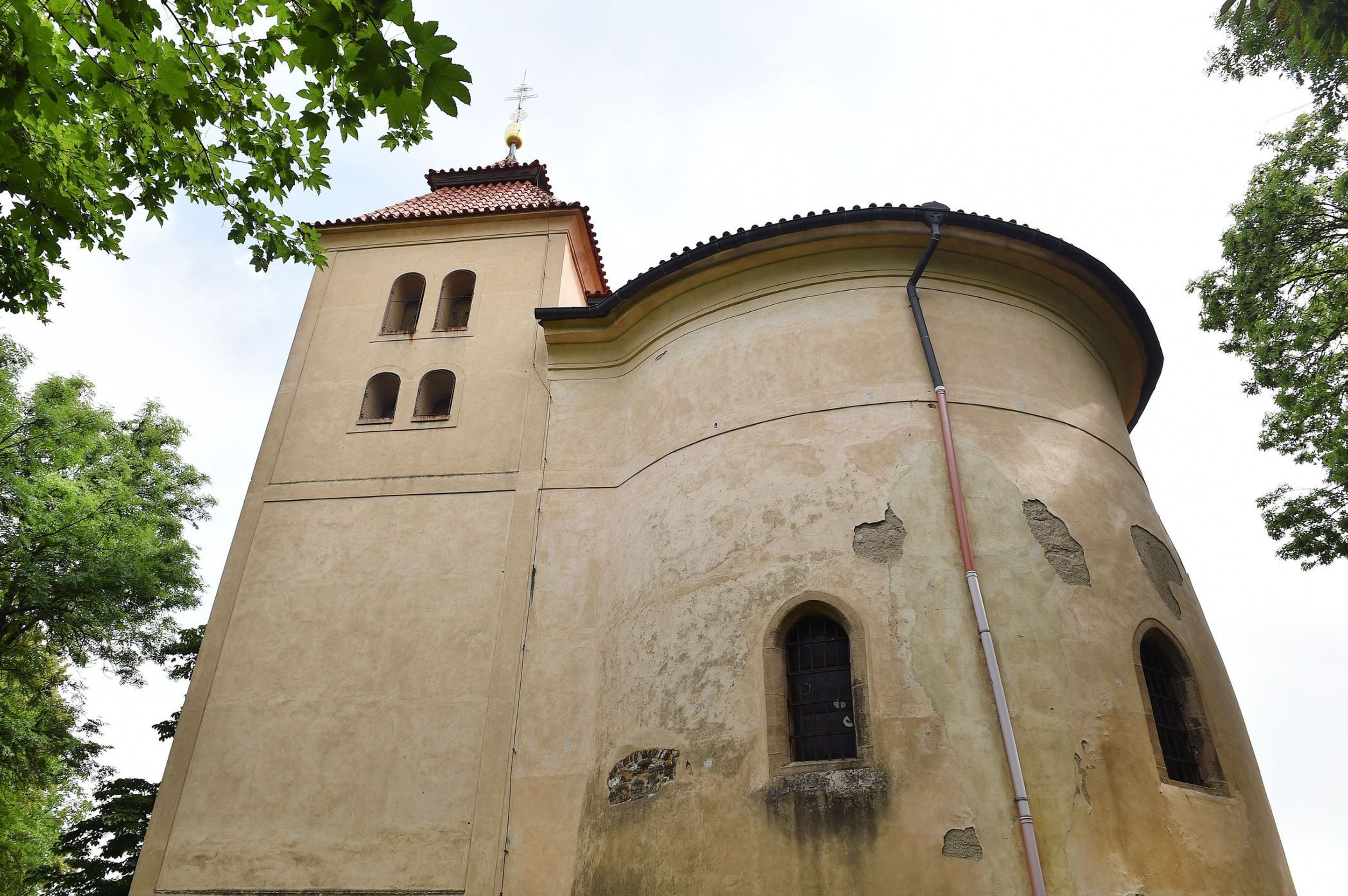 Budeč - rotunda sv. Petra a Pavla - 3 - GALERIE: Architektonická NEJ Česka (16/33)