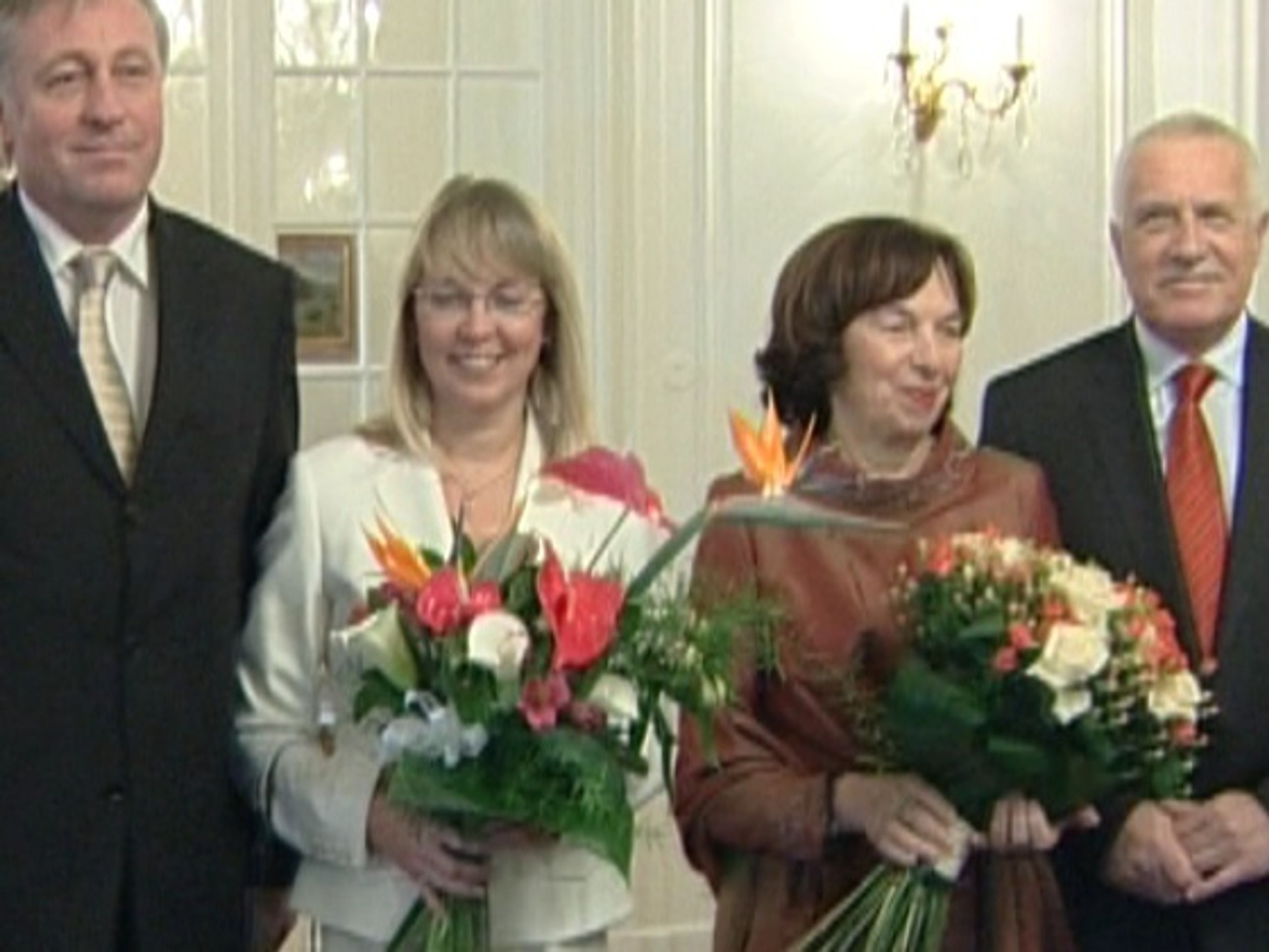 Oběd prezidentského páru a premiérského v Lánech - Topolánkovi poobědvali s Klausovými (1/2)