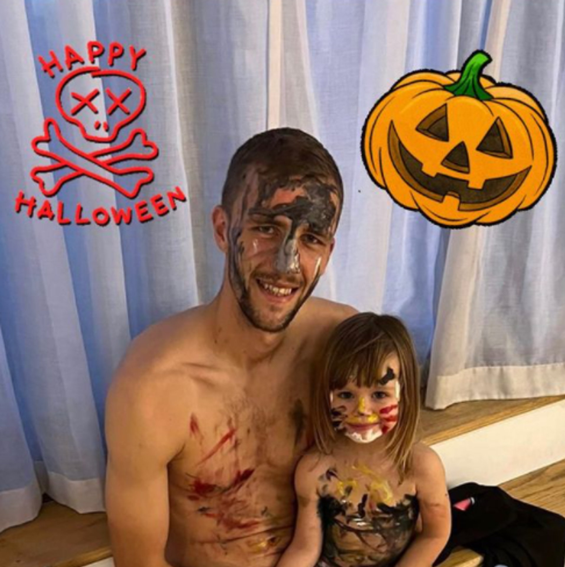 Tomáš Souček se na Halloween nezapomněl obléct do masky. - Harry Potter, Tom Brady i Freddy Krueger . Jaký byl Halloween u slavných sportovců? (4/10)