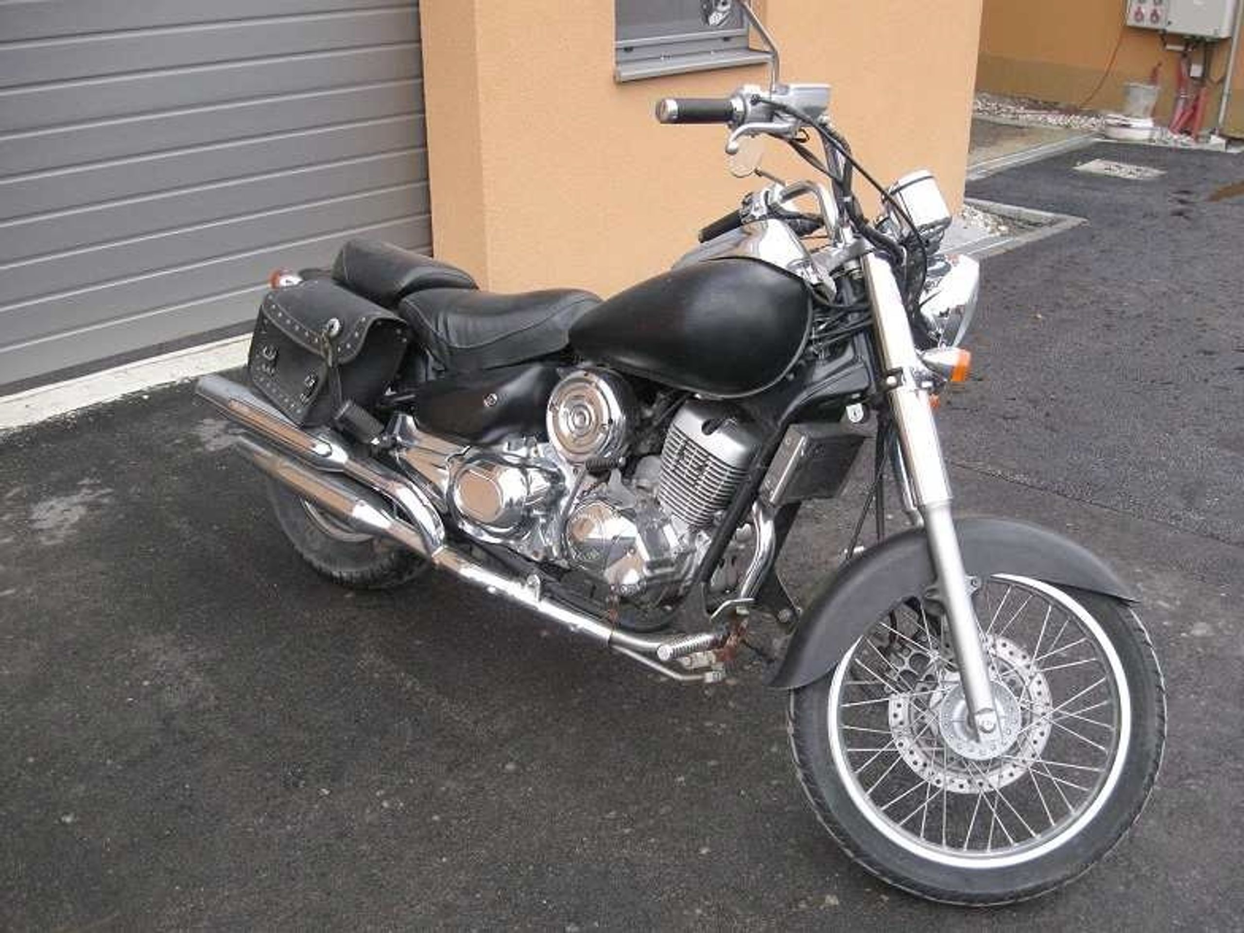 Motorky dražené exekutory 15. listopadu - 8 - GALERIE: Dražba zabavených věcí 15. listopadu (5/12)