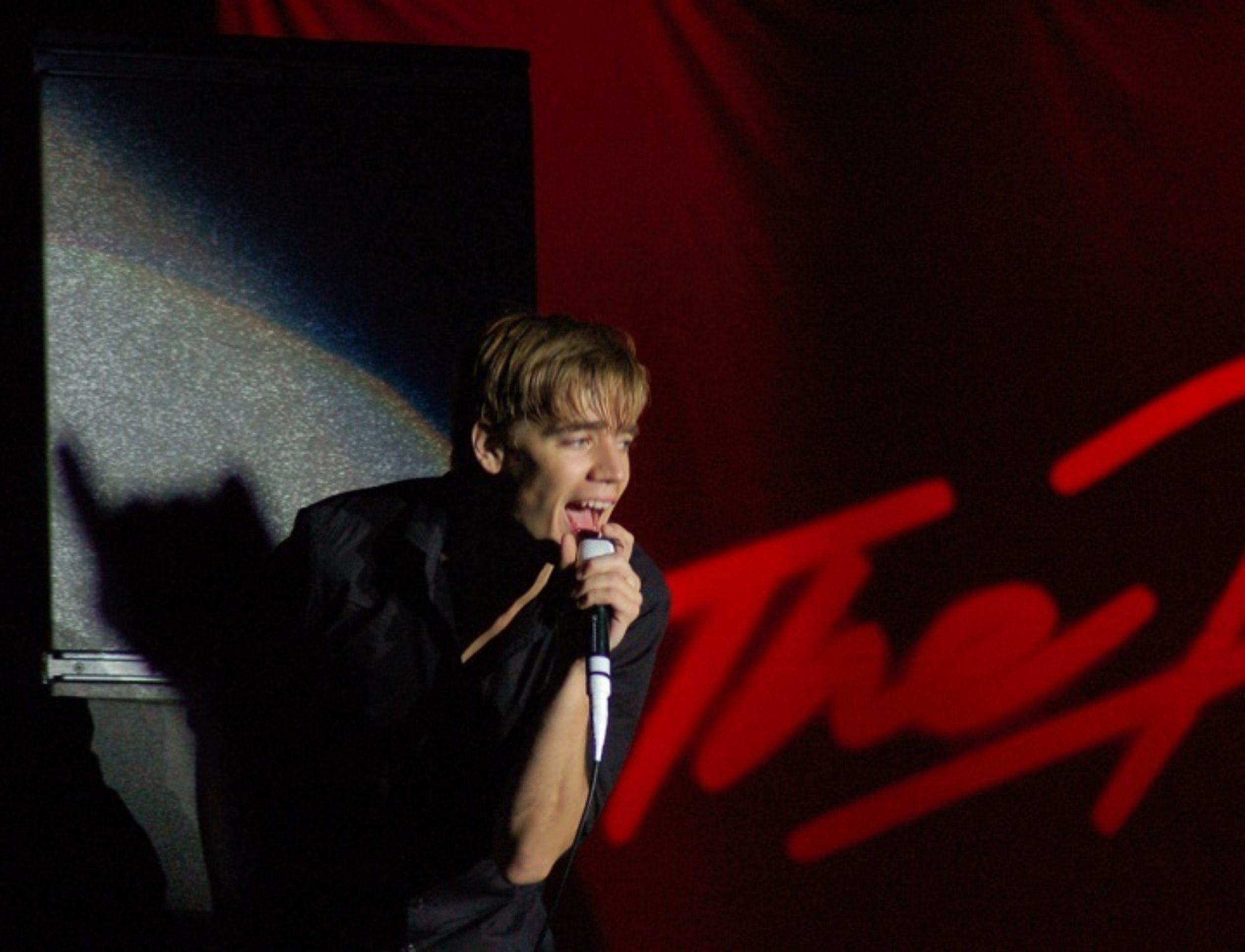 Švédští The Hives a zpěvák Howlin' Pelle Almqvist - Ani s kostrou na pódiu moc parády nenadělali - fotogalerie (1/15)
