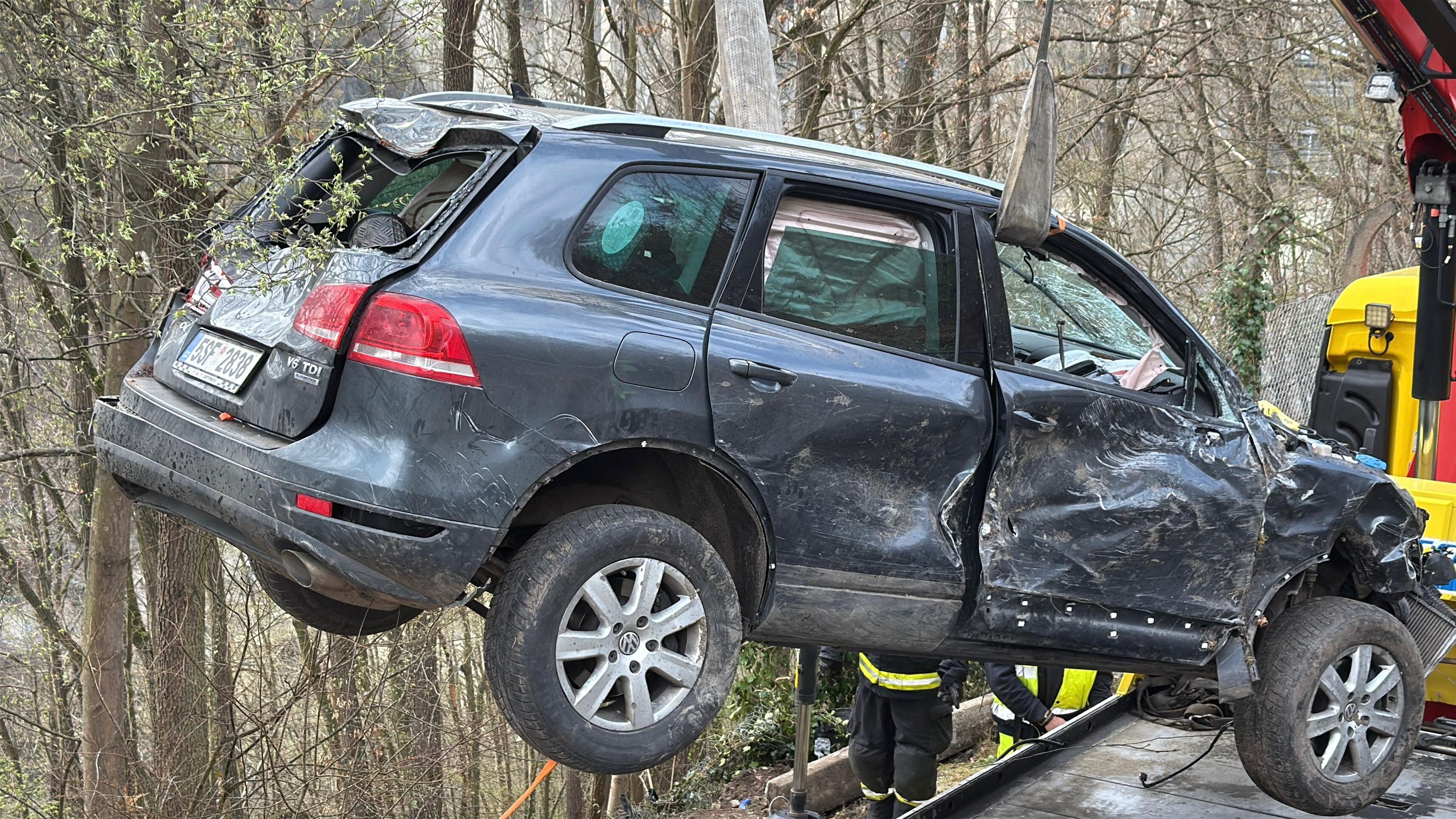 Nehoda automobilu u nádrže Slapy - Nehoda automobilu u nádrže Slapy (4/10)