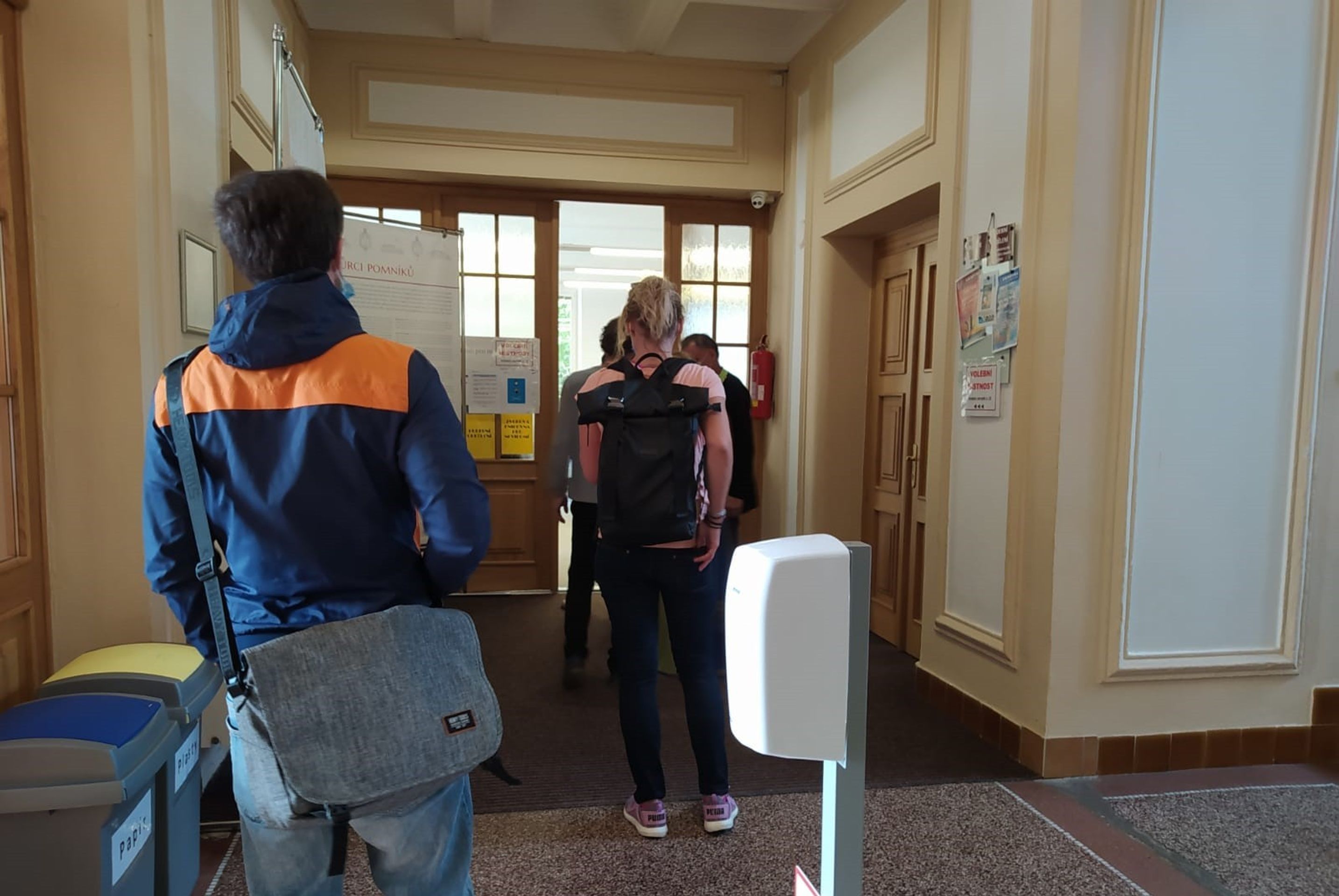 Volby 2020 - Jíčín - GALERIE: Volby do krajských zastupitelstev a doplňovací do třetiny Senátu (2/6)