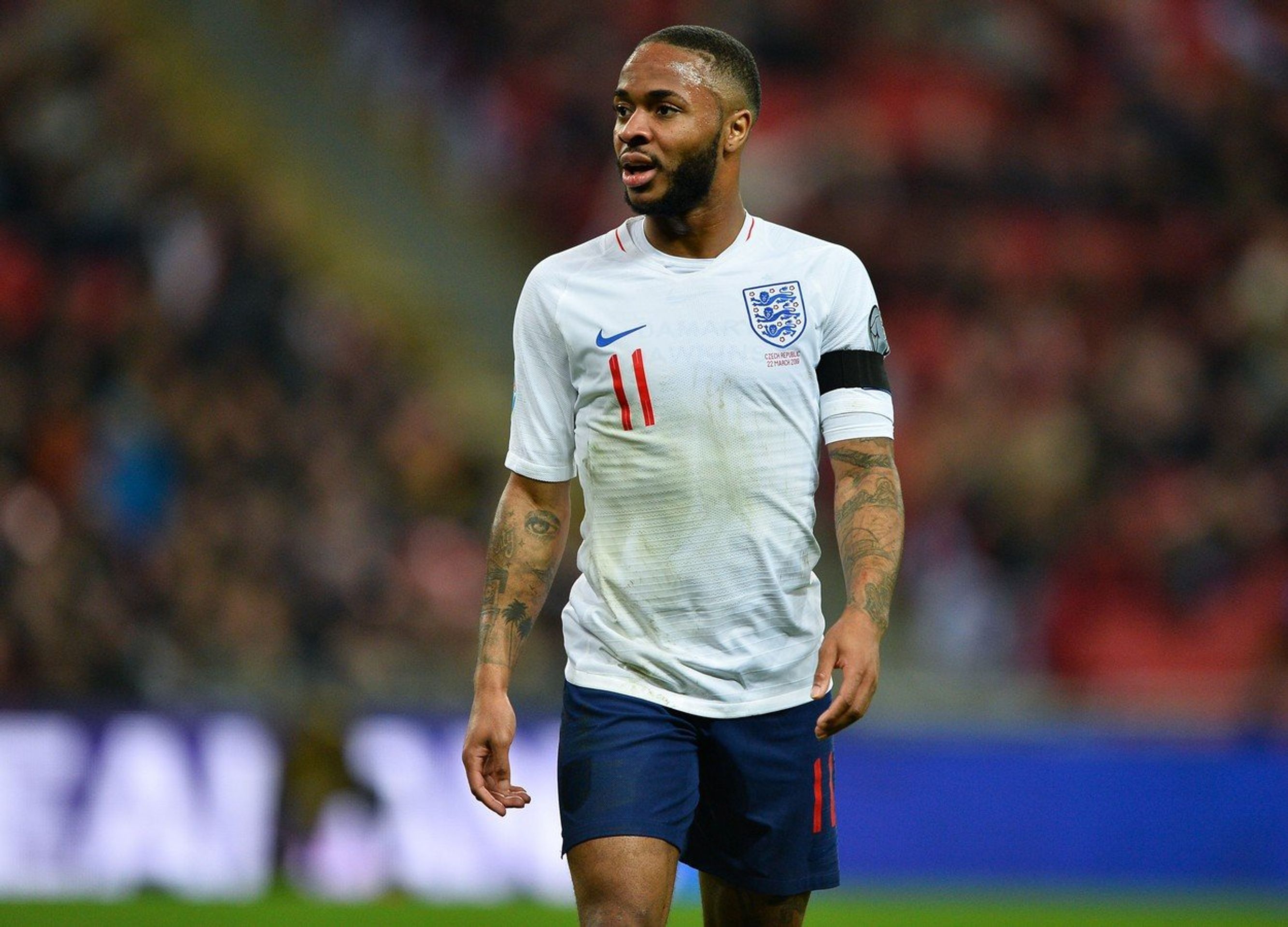 Raheem Sterling - GALERIE: Raheem Sterling ukázal po gólu fotografii pod dresem (1/4)