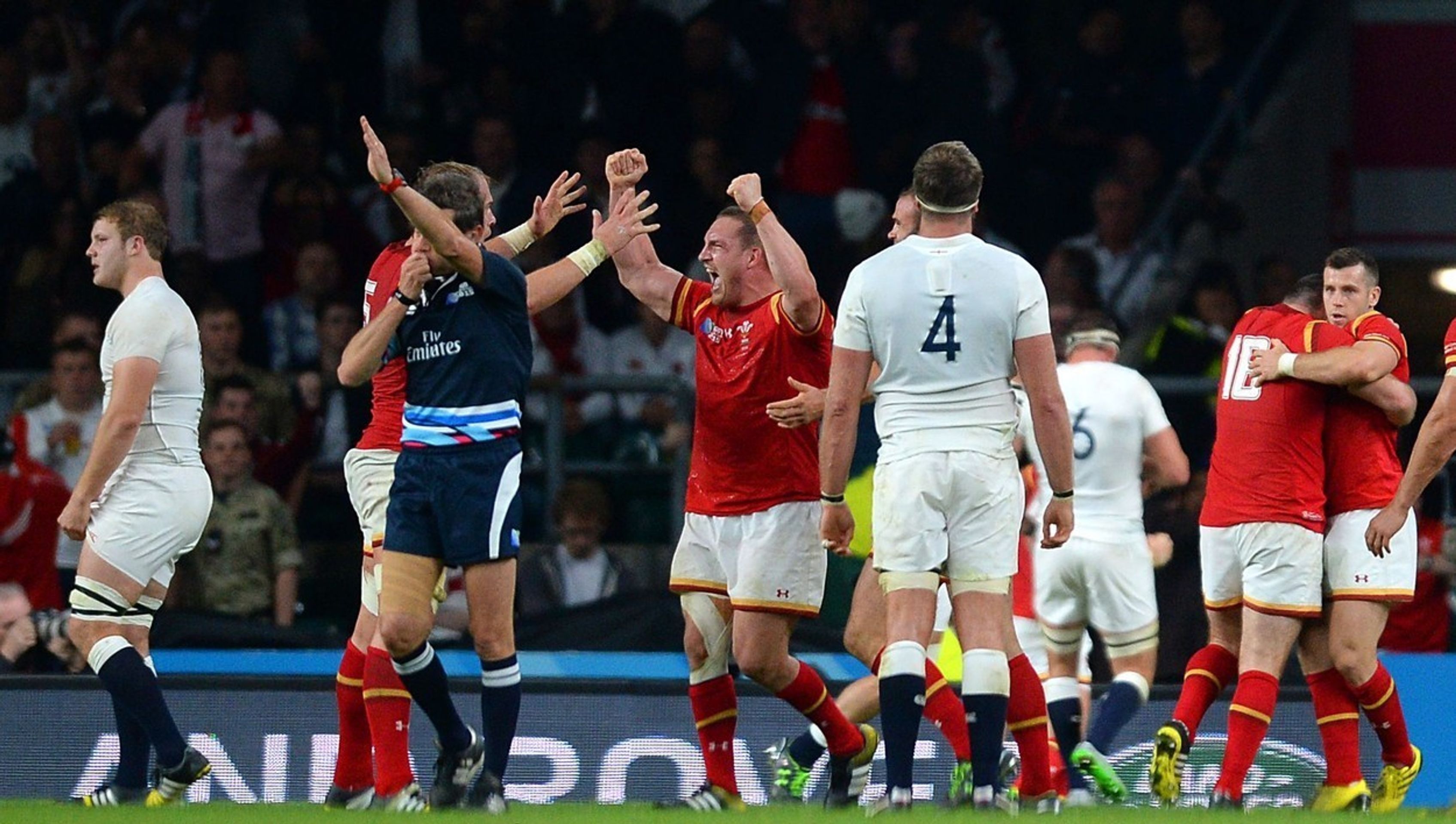 Strhující ragbyová bitva Anglie - Wales - 12 - GALERIE: Strhující ragbyová bitva Anglie - Wales (10/12)