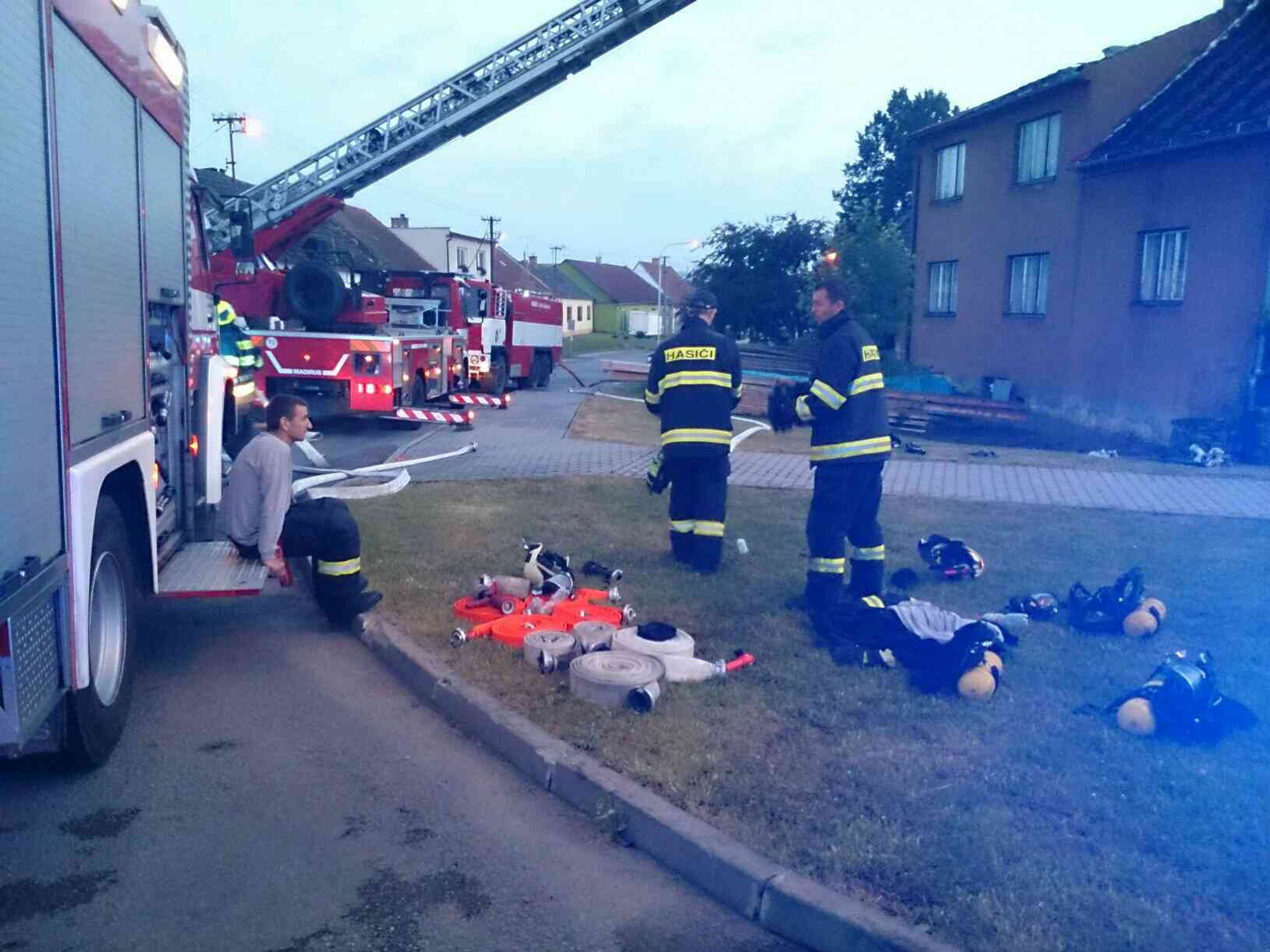 Noční požár hospody v Cetkovicích na Blanensku - 13 - GALERIE: Noční požár hospody v Cetkovicích na Blanensku (8/20)