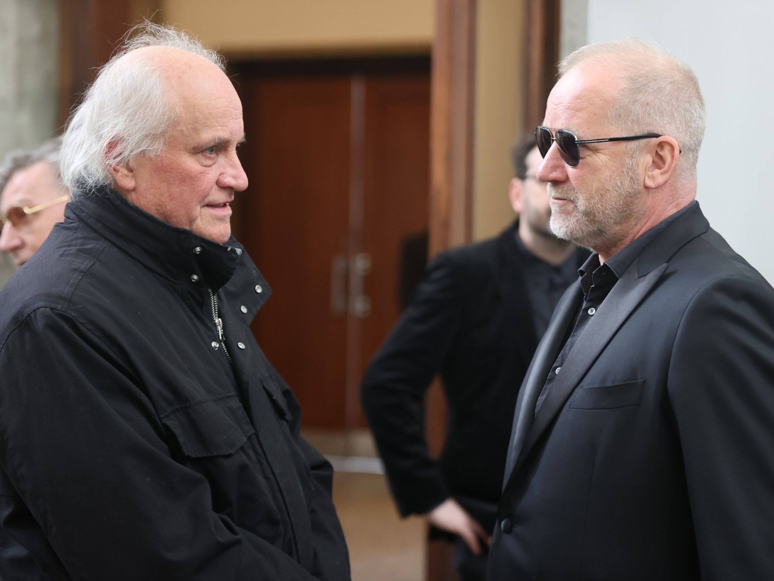 Michael Kocáb a David Koller - Pohřeb Oskara Petra (2/10)