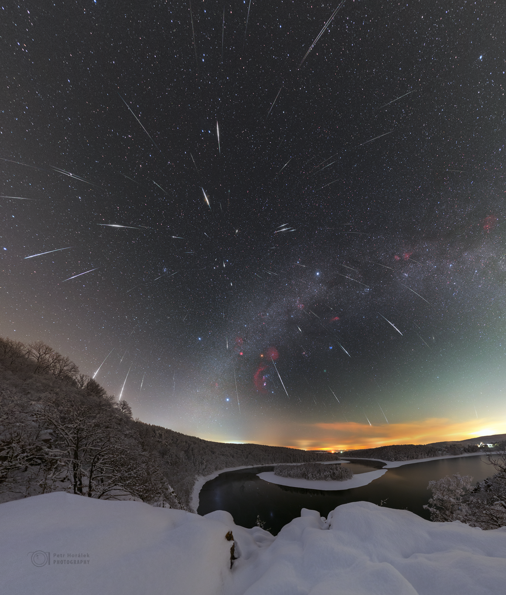 Maximum Geminid vrcholil 14. a 15. 12. 2024. Snímek maxima Geminid z roku 2018 - Zajímavé úkazy v roce 2024 (1/16)
