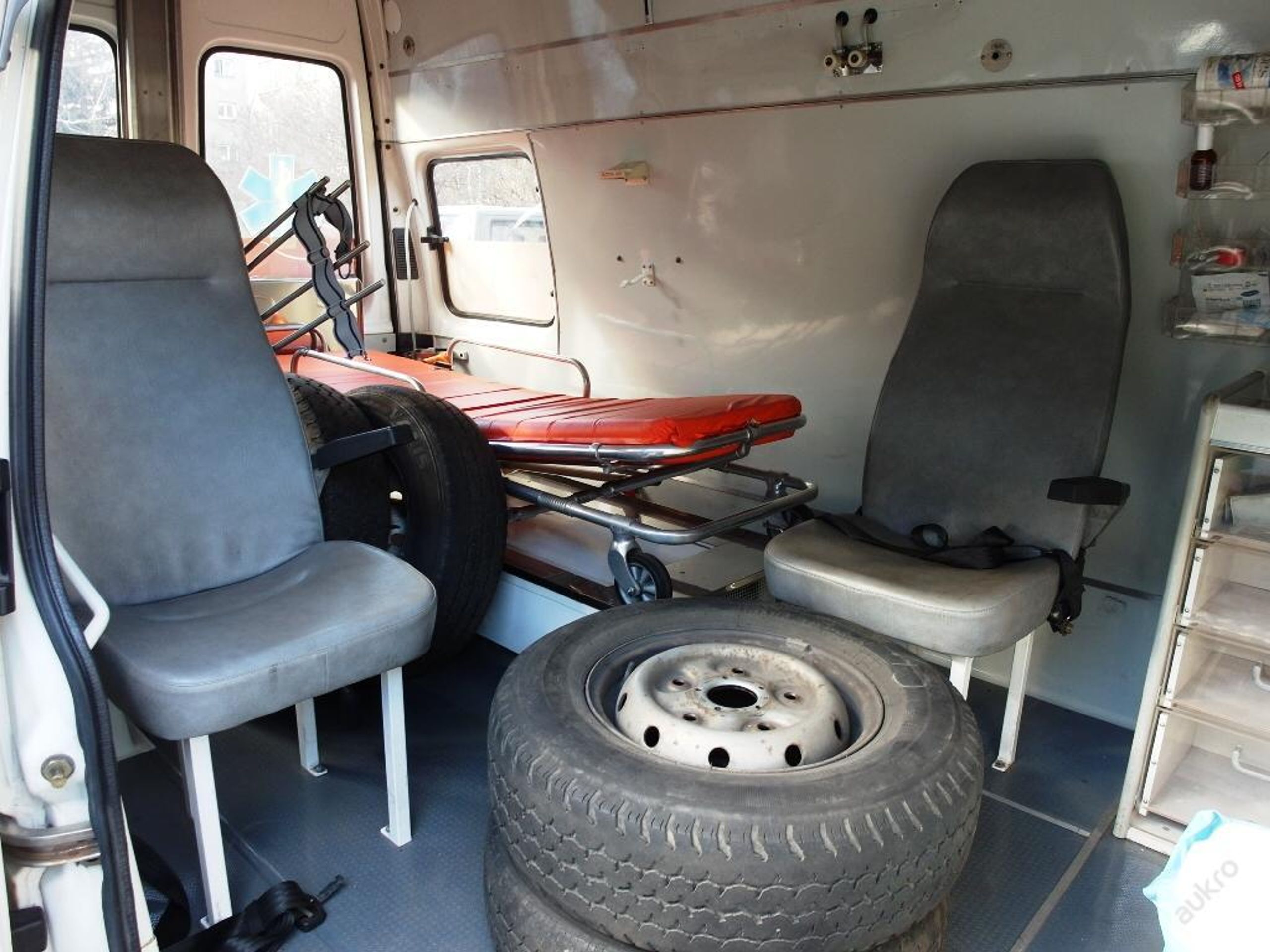 FORD TRANSIT 2,0/84 kW B sanitní - 1 - GALERIE: FORD TRANSIT 2,0/84 kW B sanitní (5/5)