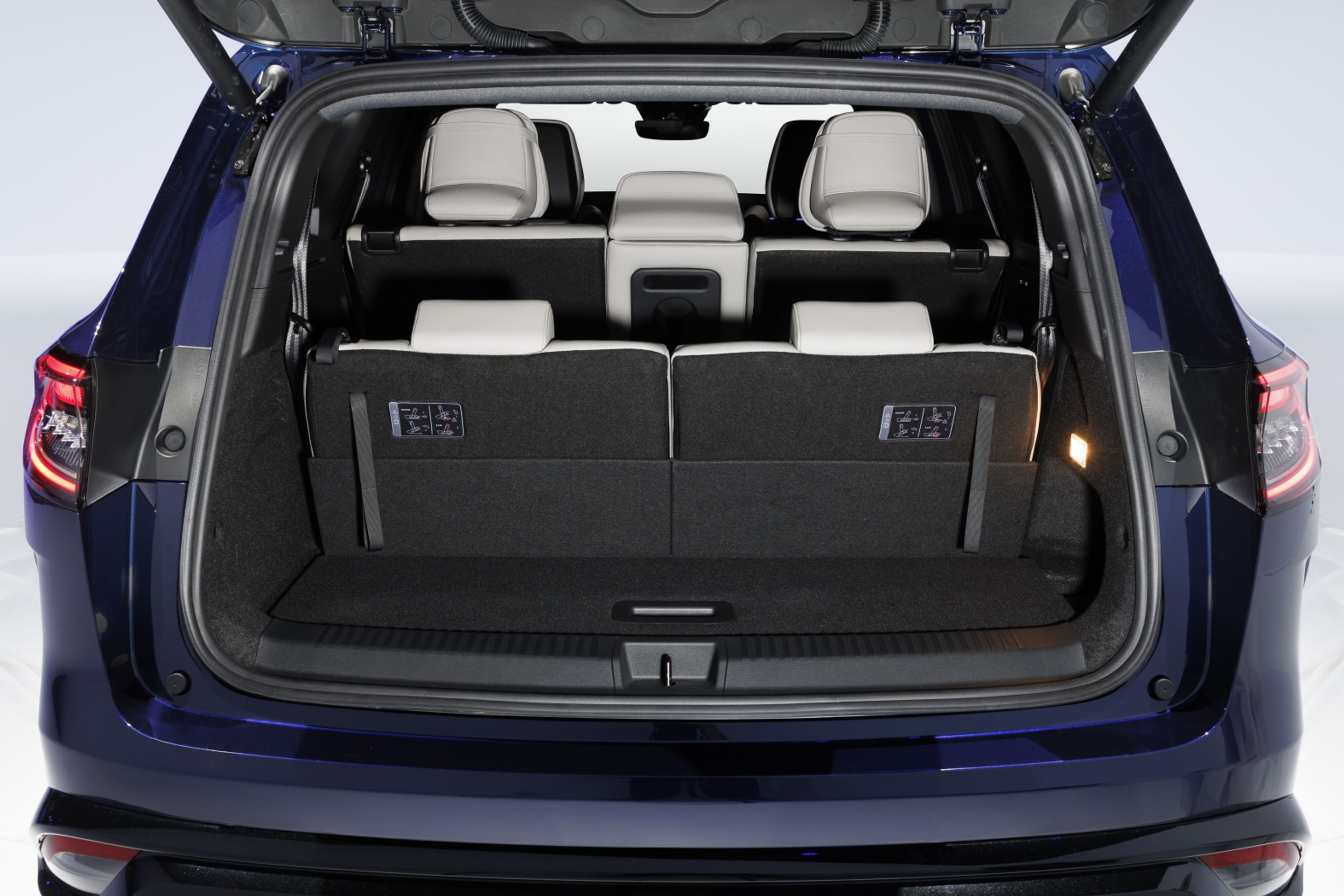Nový Renault Espace - Nový Espace má být cestovatelským salónkem na kolech (11/15)