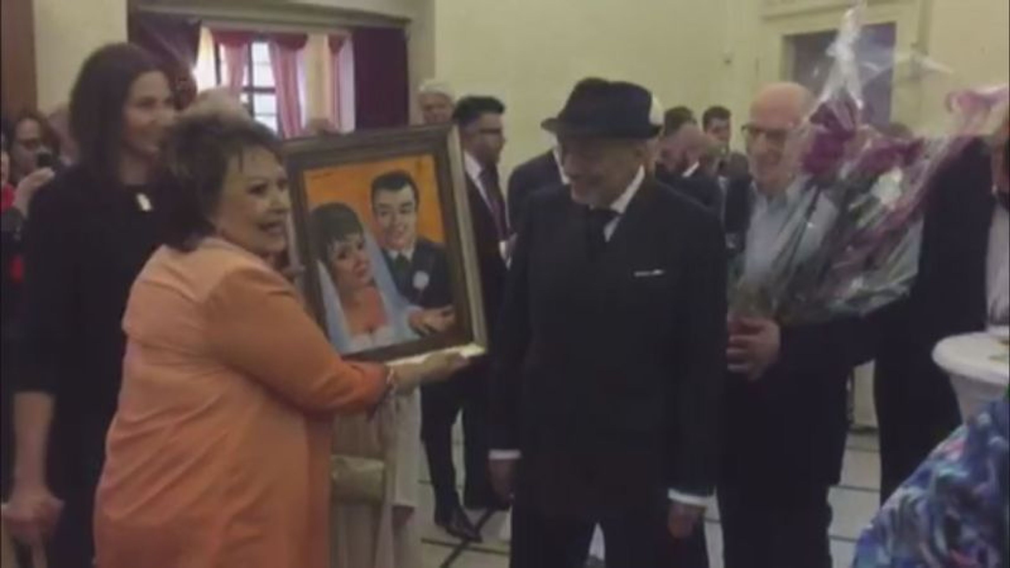 Jiřině Bohdalové popřál i Karel Gott - GALERIE: 85. narozeniny Jiřiny Bohdalové (5/21)