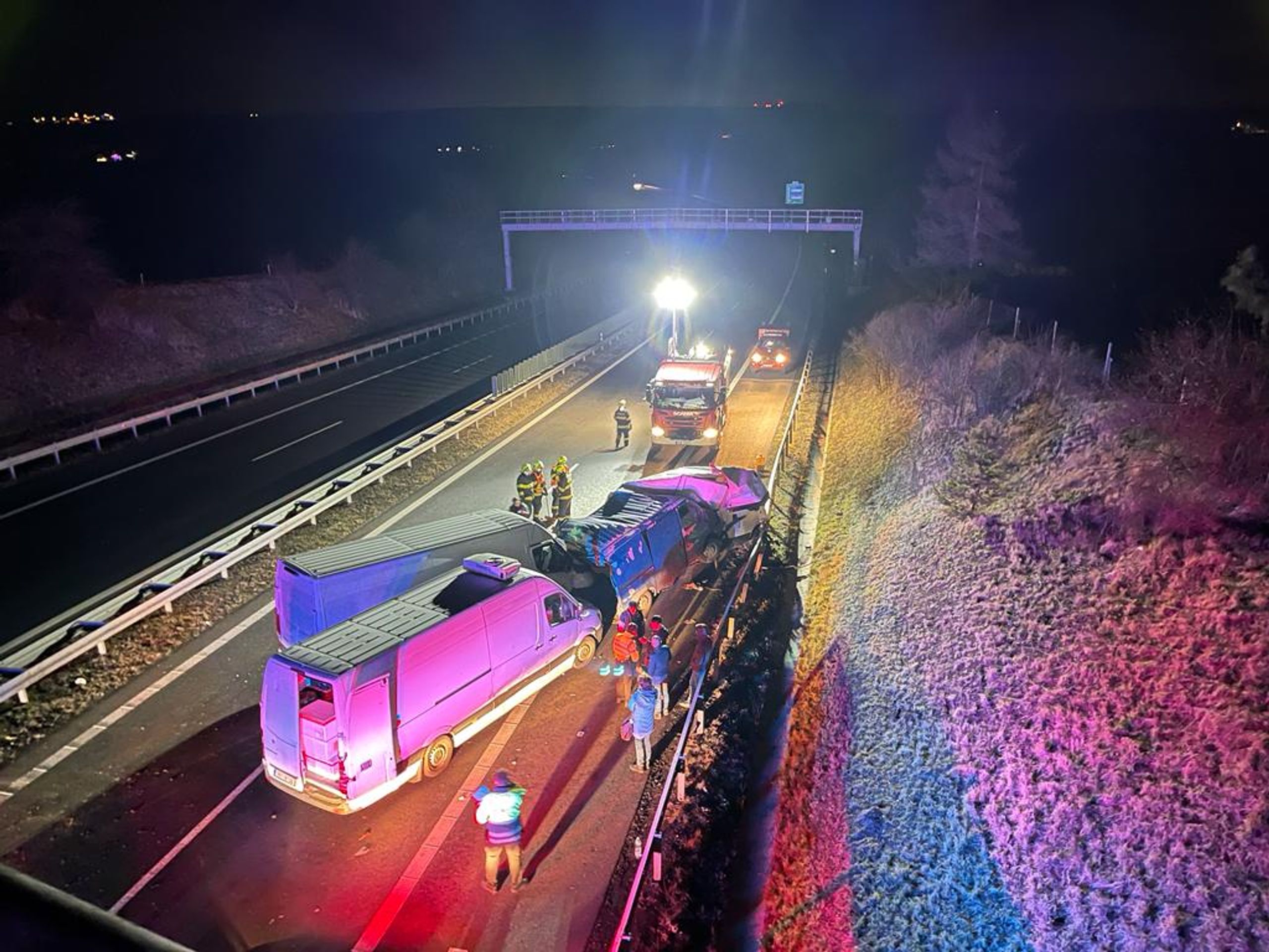 Vážná nehoda na dálnici D7 - Vážná nehoda na dálnici D7 (10/13)