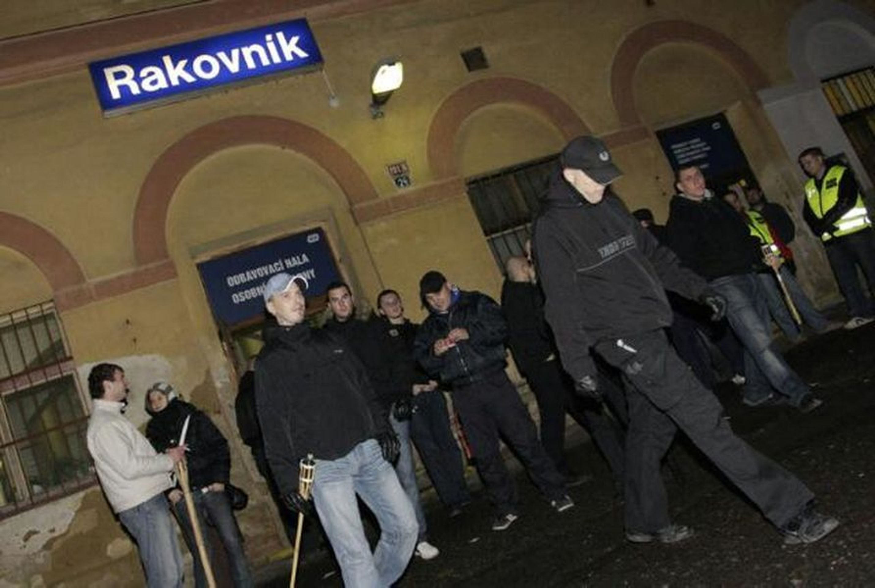 Pochod extrémistů v Rakovníku - Galerie: Pochod v Rakovníku (6/12)