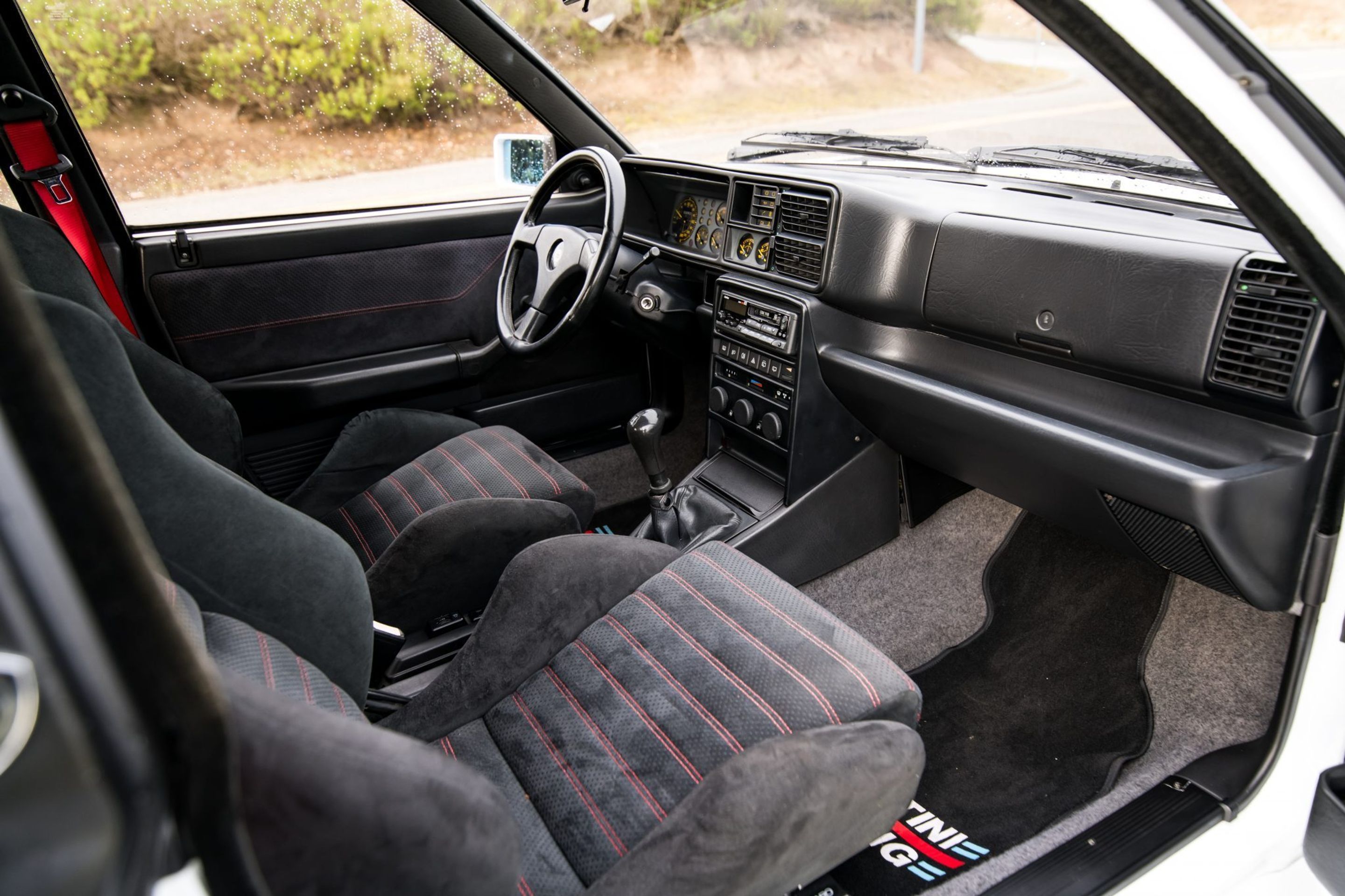 Lancia Delta Integrale Martini 5 Evoluzione - 25 - Fotogalerie: Skoro třicet let stará, ale pořád krásná Lancia Delta (15/20)