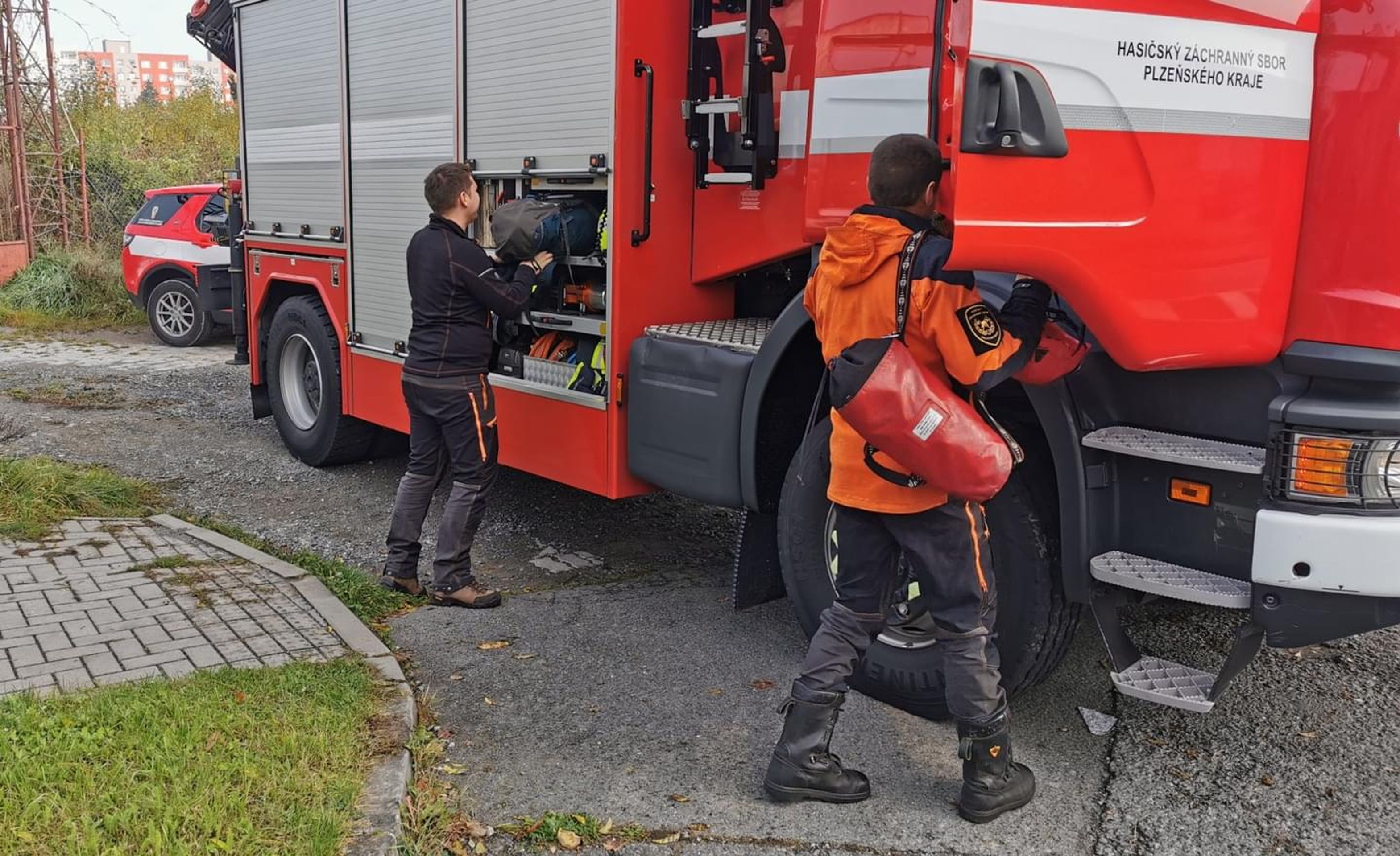 Krimininalisté a hasiči na místě (2) - Pád ženy ze střechy v Plzni (1/6)