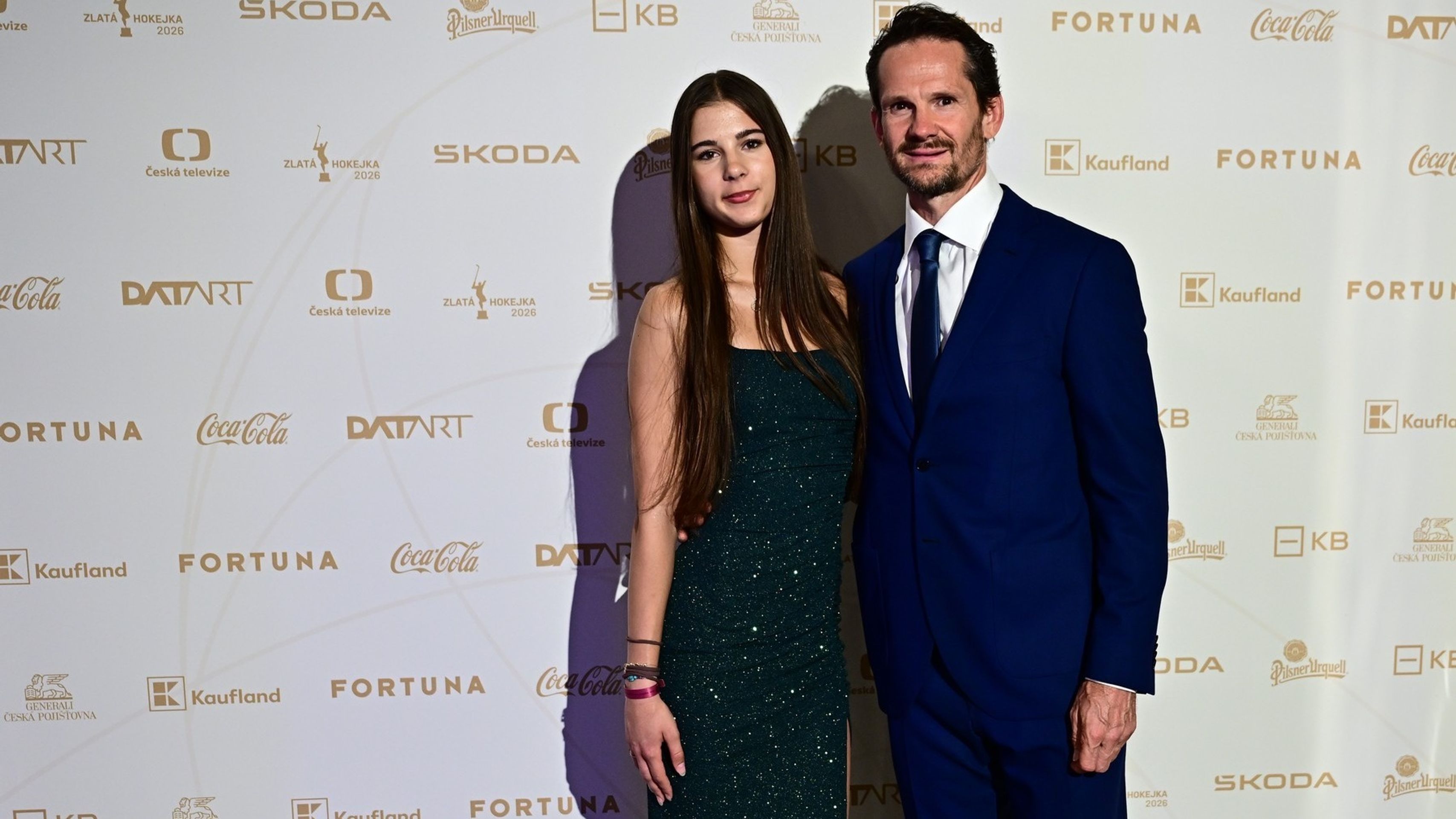 Bývalý útočník Patrik Eliáš s dcerou (cropped) - Hokejisté a jejich partnerky na vyhlášení Zlaté hokejky (5/8)