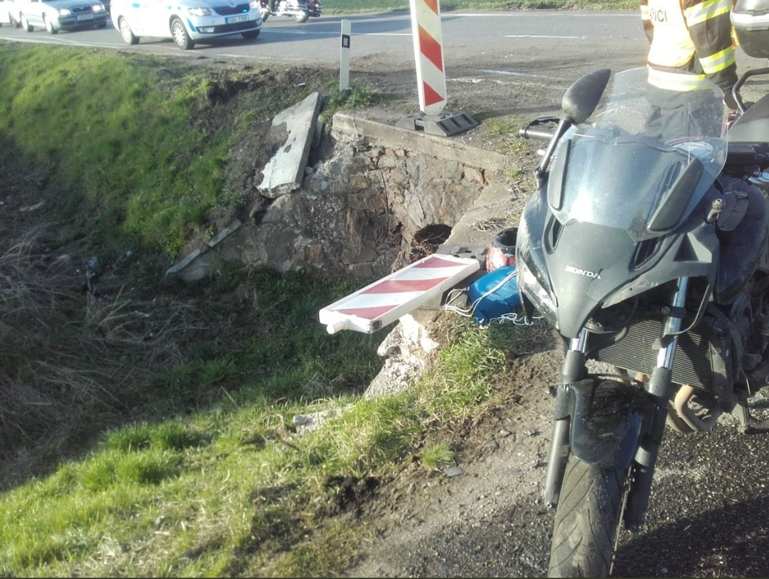 Řidič motorky se zranil u Stuhařova - GALERIE: Během soboty havarovalo několik motorkářů (5/7)