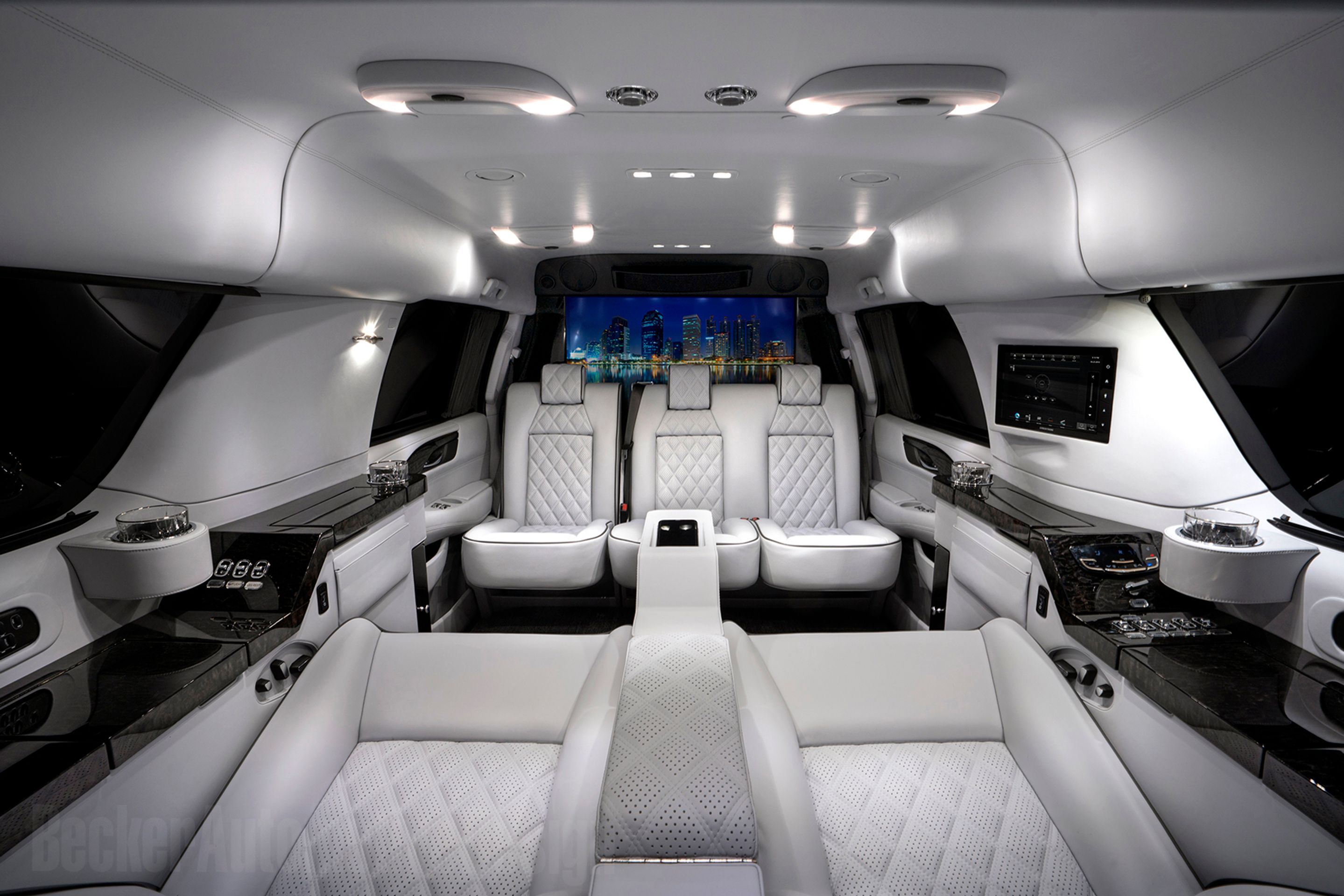Sylvester Stallone prodává luxusní Cadillac Escalade ESV - 17 - Fotogalerie: Stallone prodává luxusní limuzínu, sám ji navrhoval (6/15)