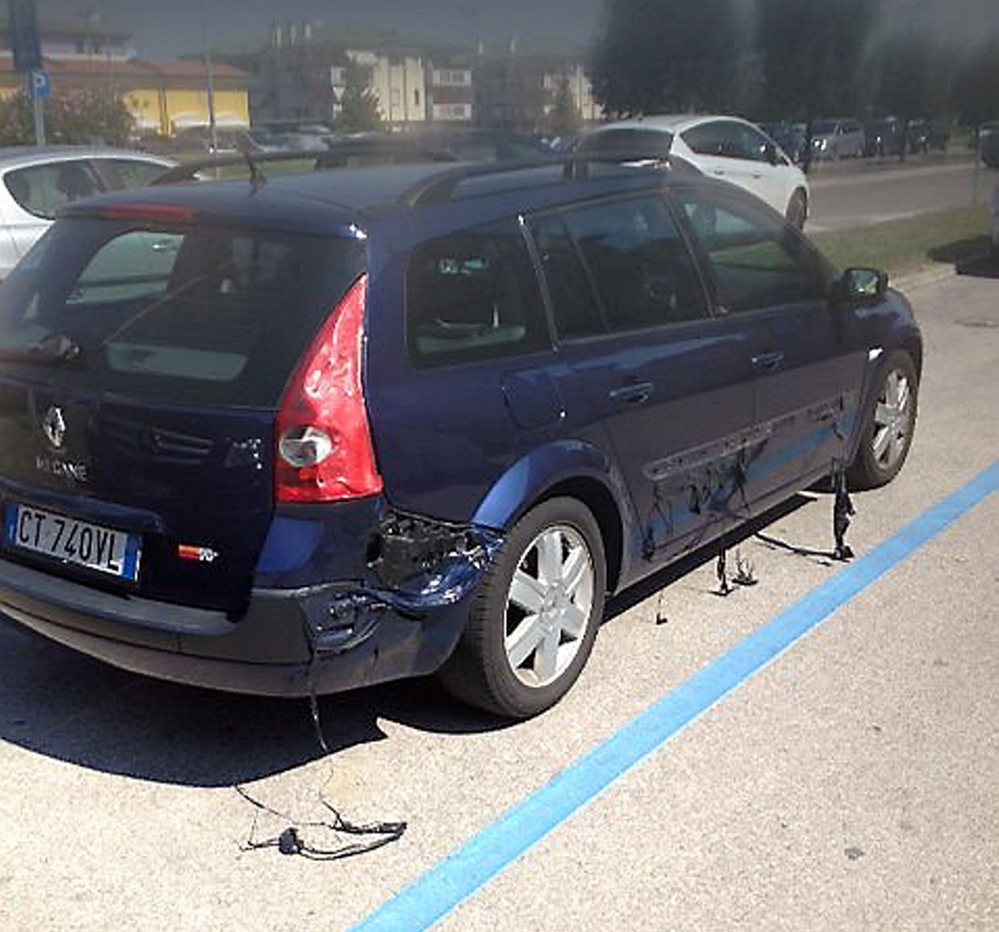 Renault se roztekl na sluníčku - 3 - GALERIE: Renault se na sluníčku roztekl (4/4)
