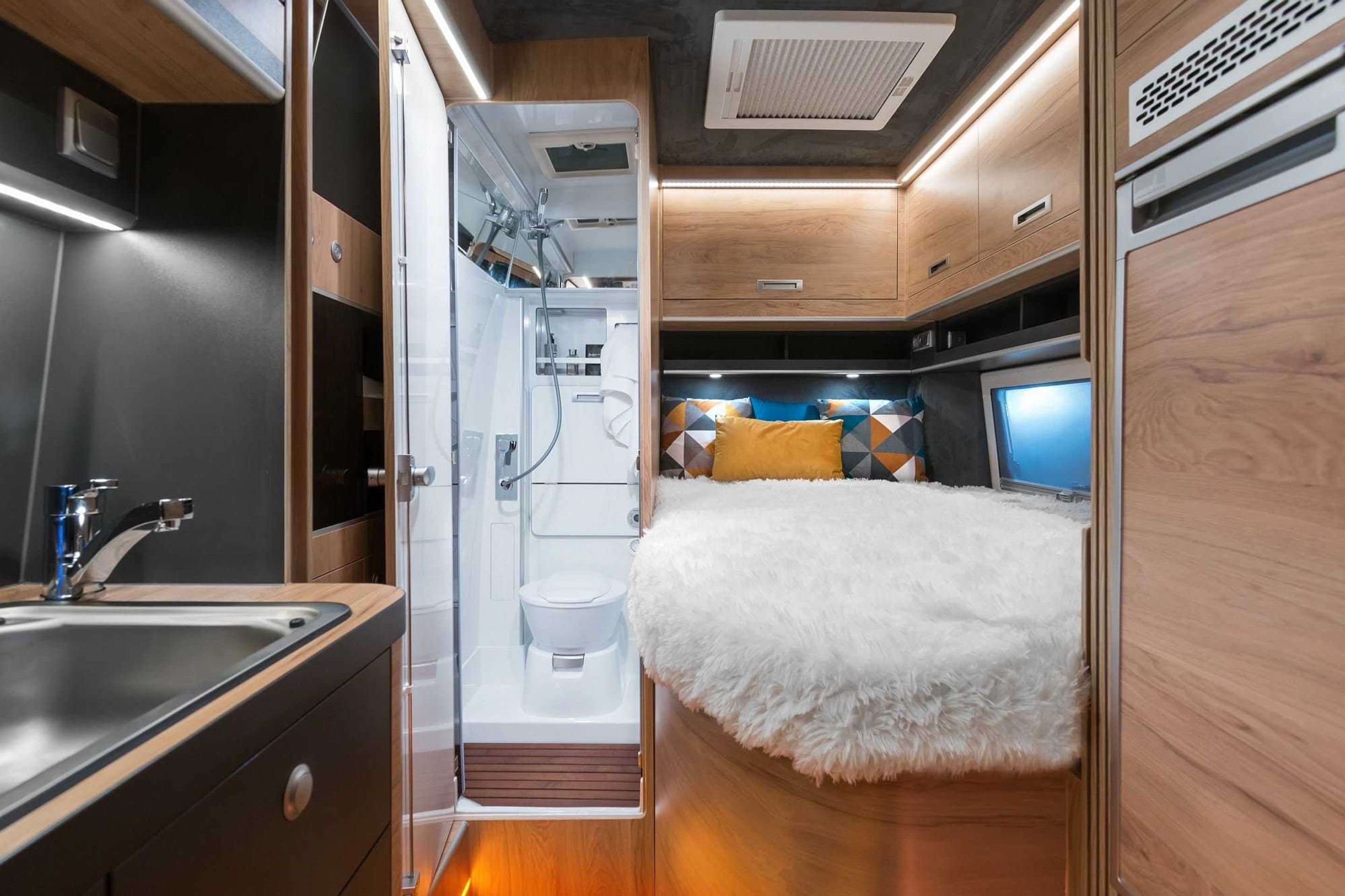 Rodinný obytný vůz Voyager - 36 - Fotogalerie: Parádní obytňák na podvozku Peugeotu Boxer (10/24)
